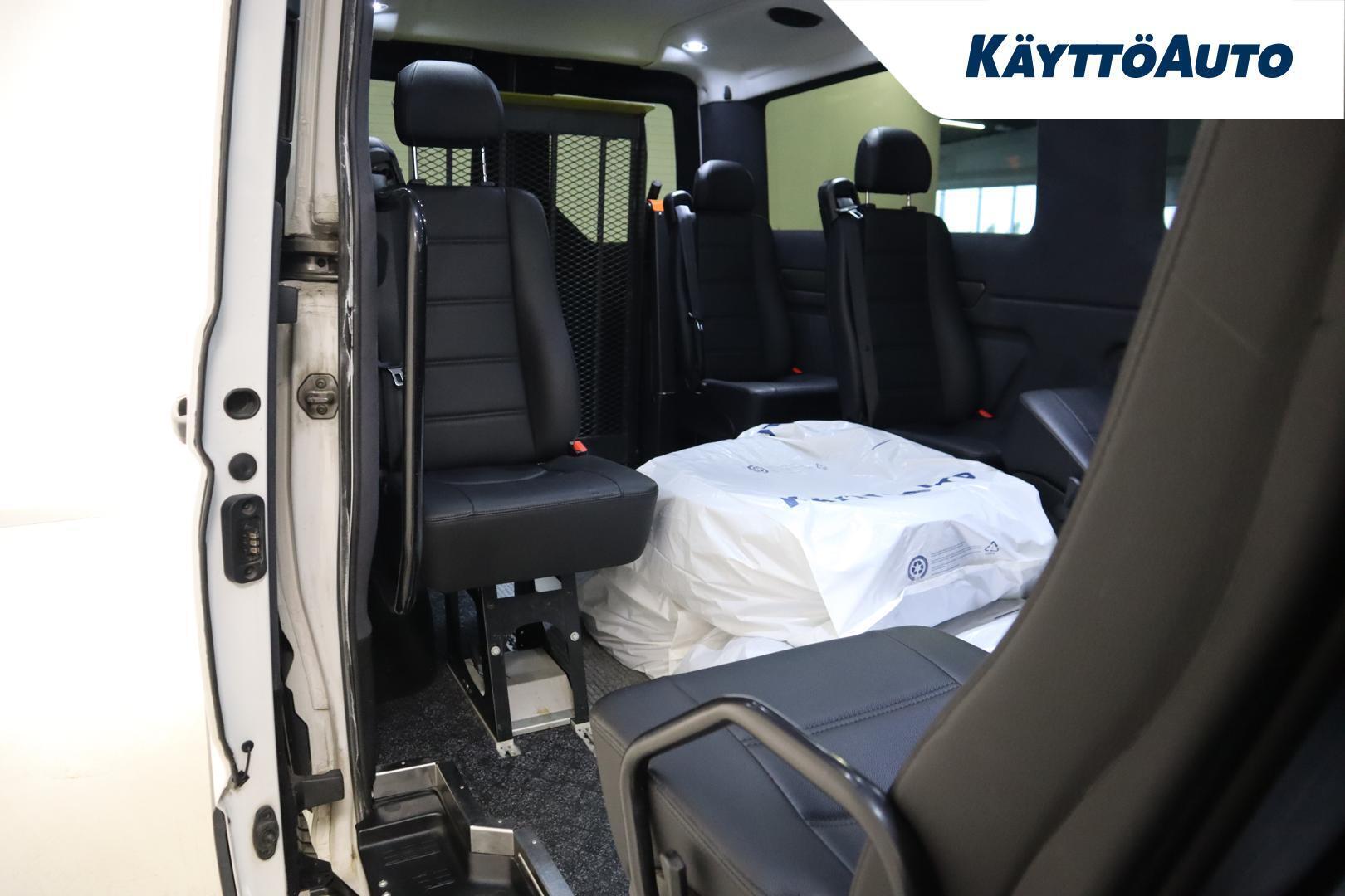 VOLKSWAGEN Crafter 12