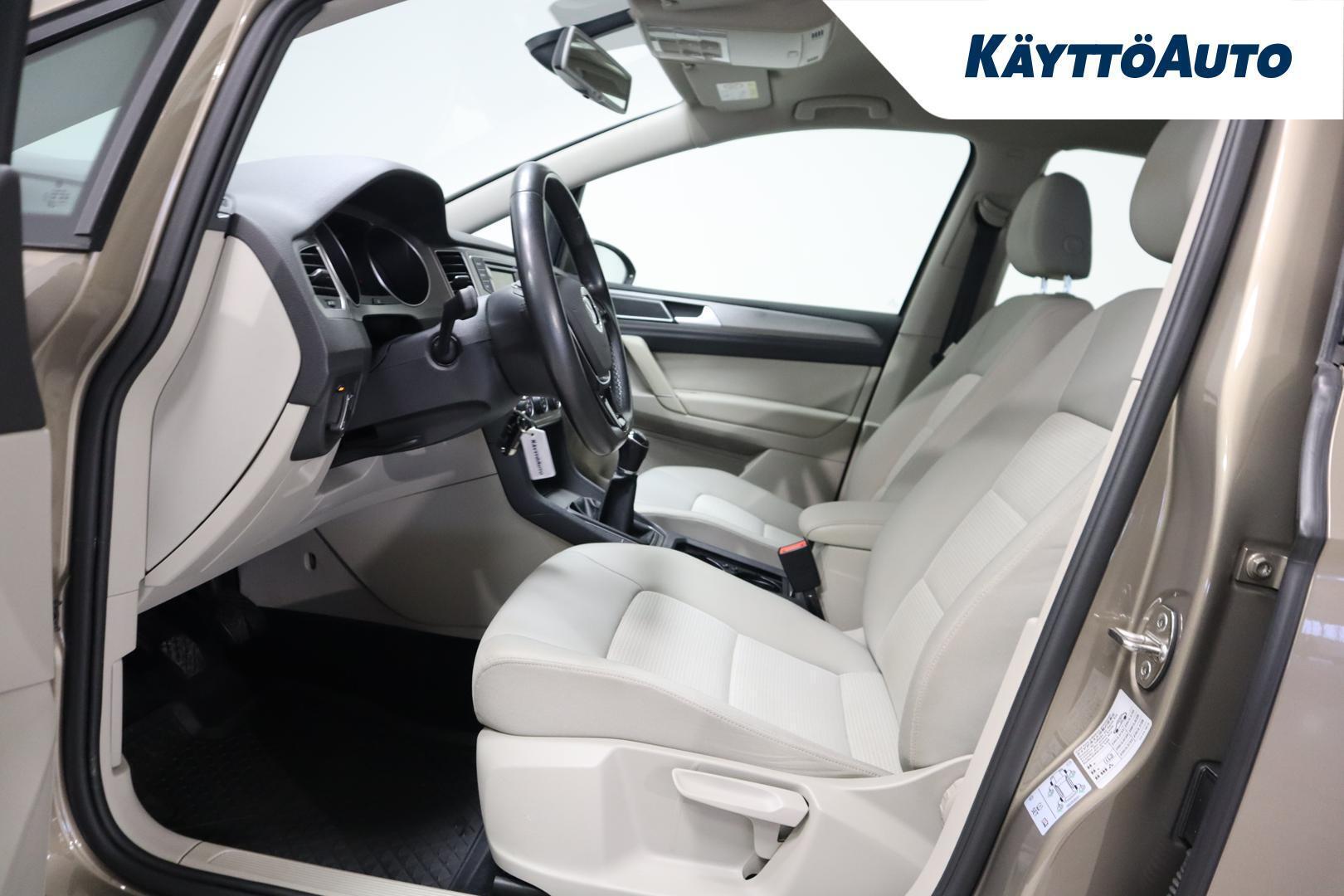 VOLKSWAGEN Golf Sportsvan 2015
