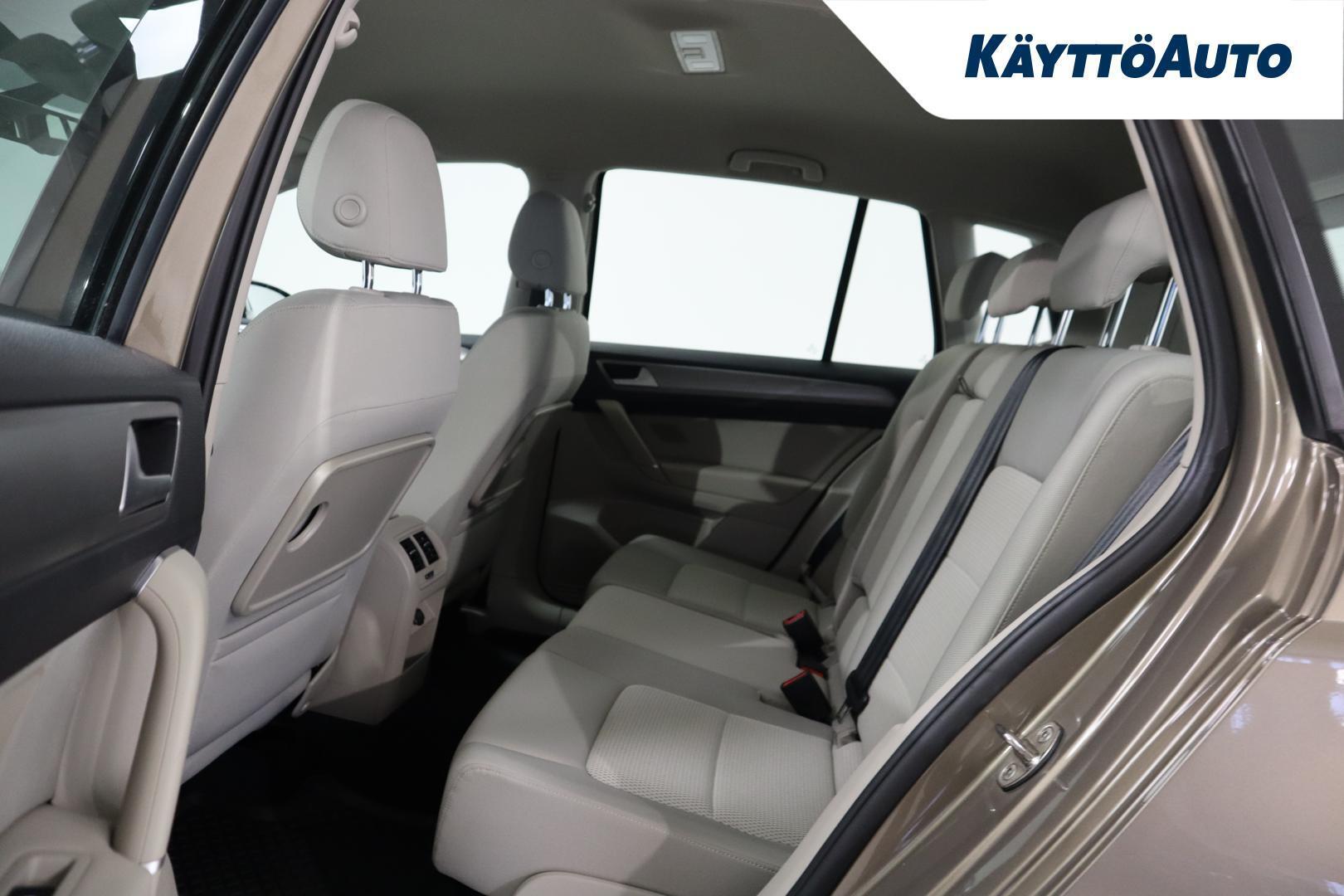 VOLKSWAGEN Golf Sportsvan 2015