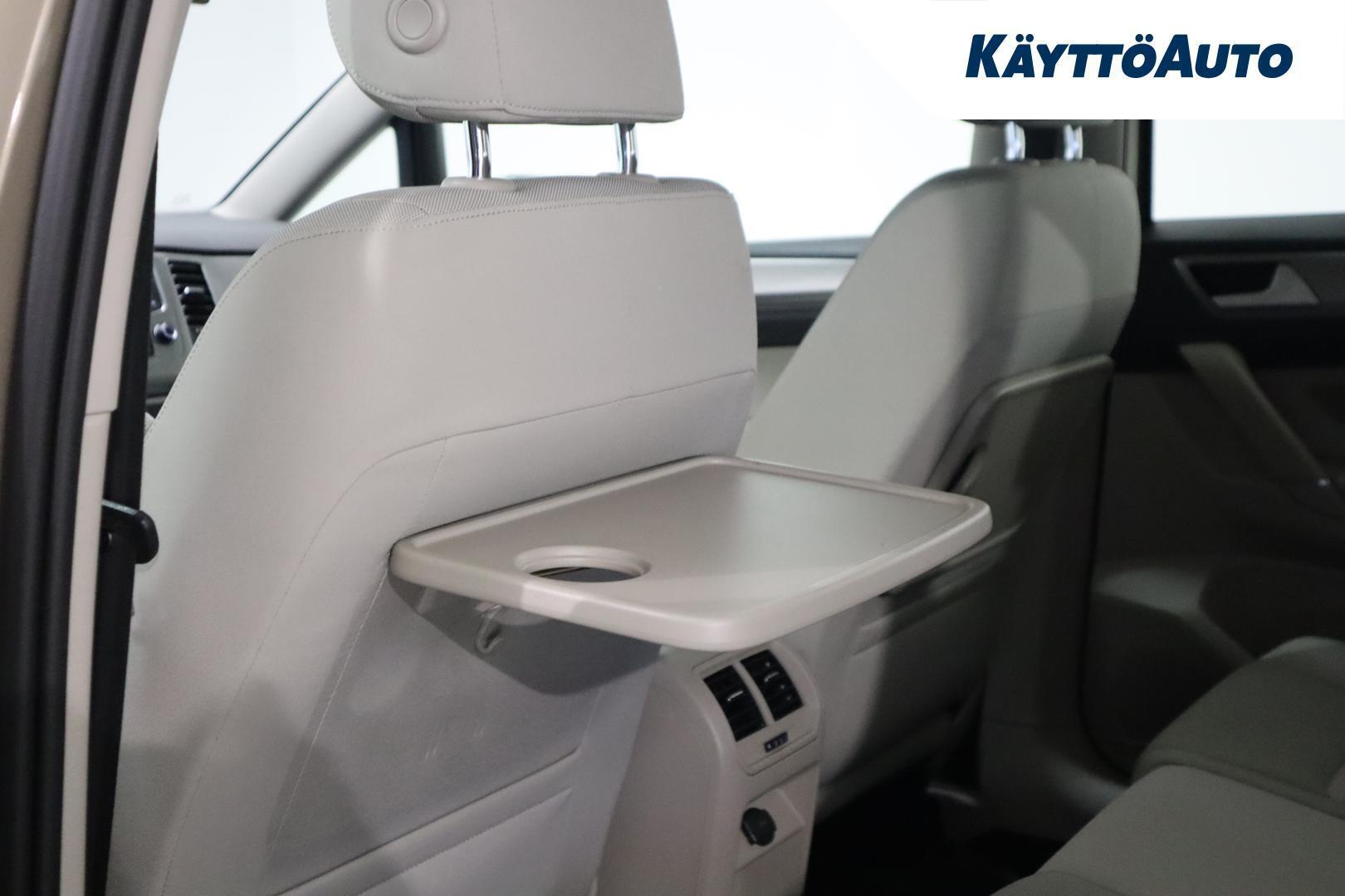VOLKSWAGEN Golf Sportsvan 2015