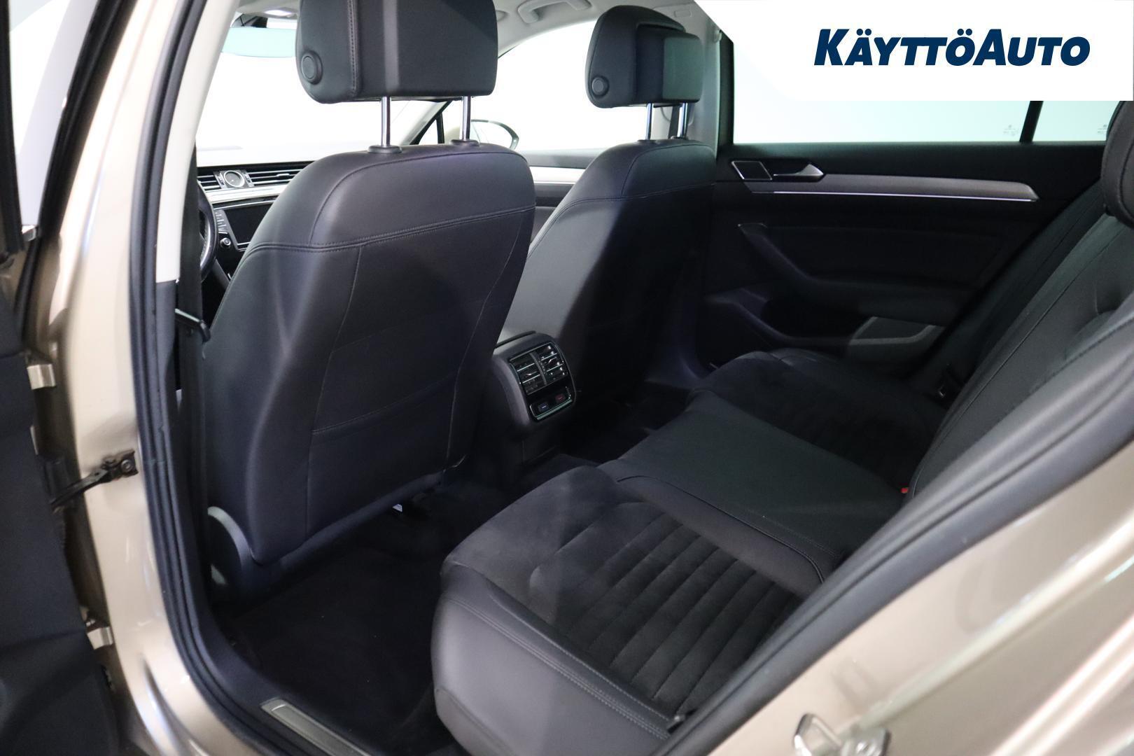 VOLKSWAGEN Passat 15