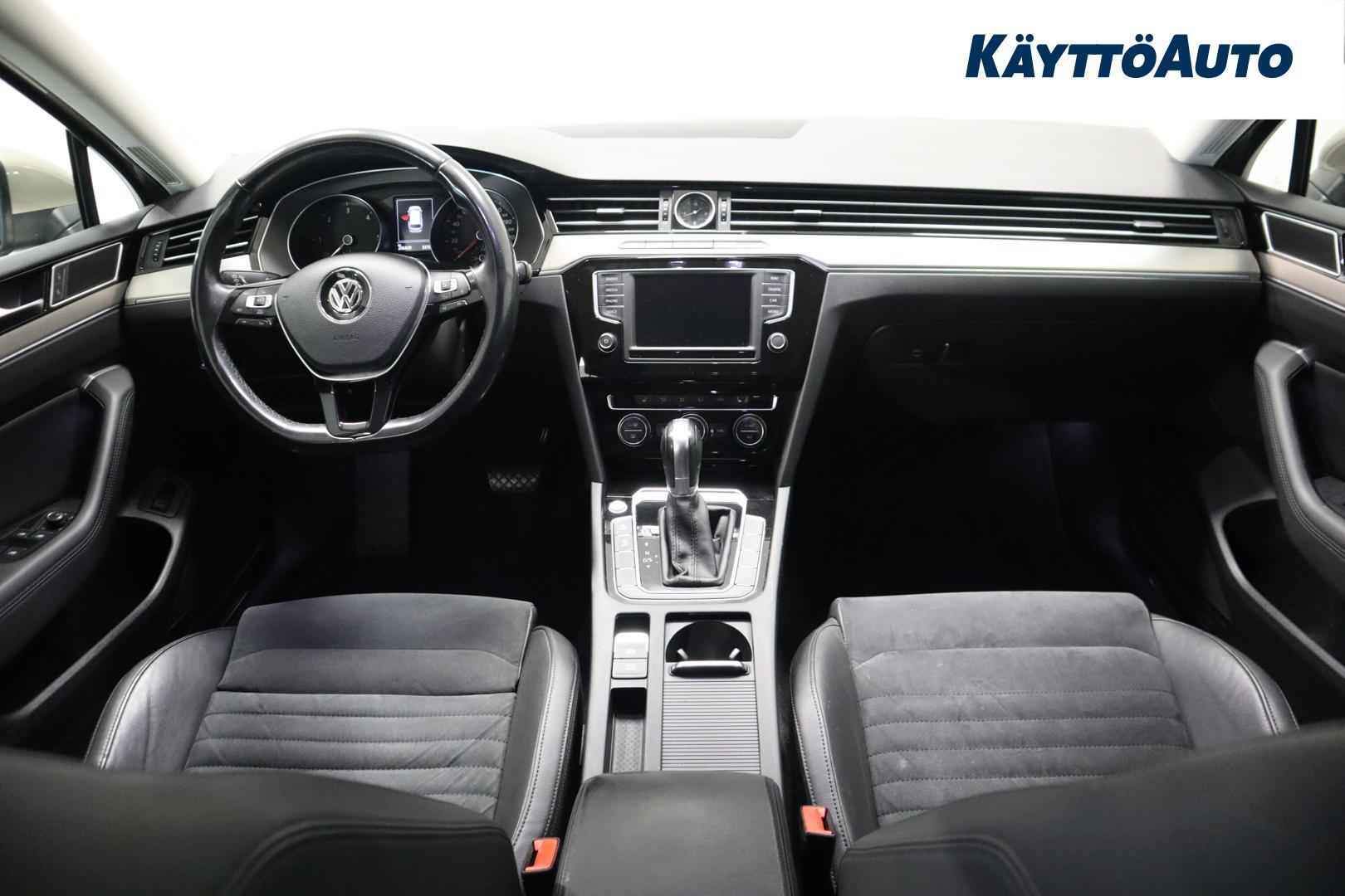 VOLKSWAGEN Passat 18