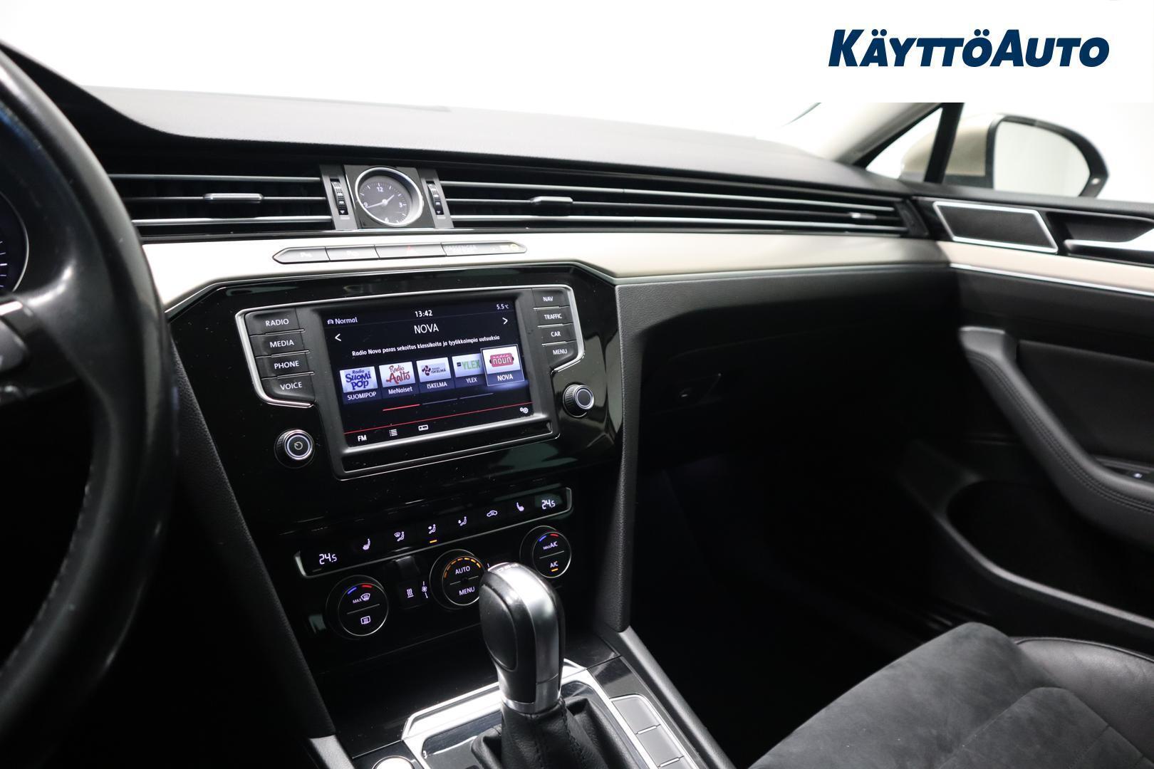 VOLKSWAGEN Passat 21