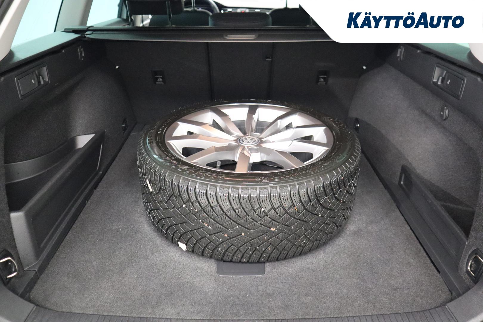 VOLKSWAGEN Passat 2024