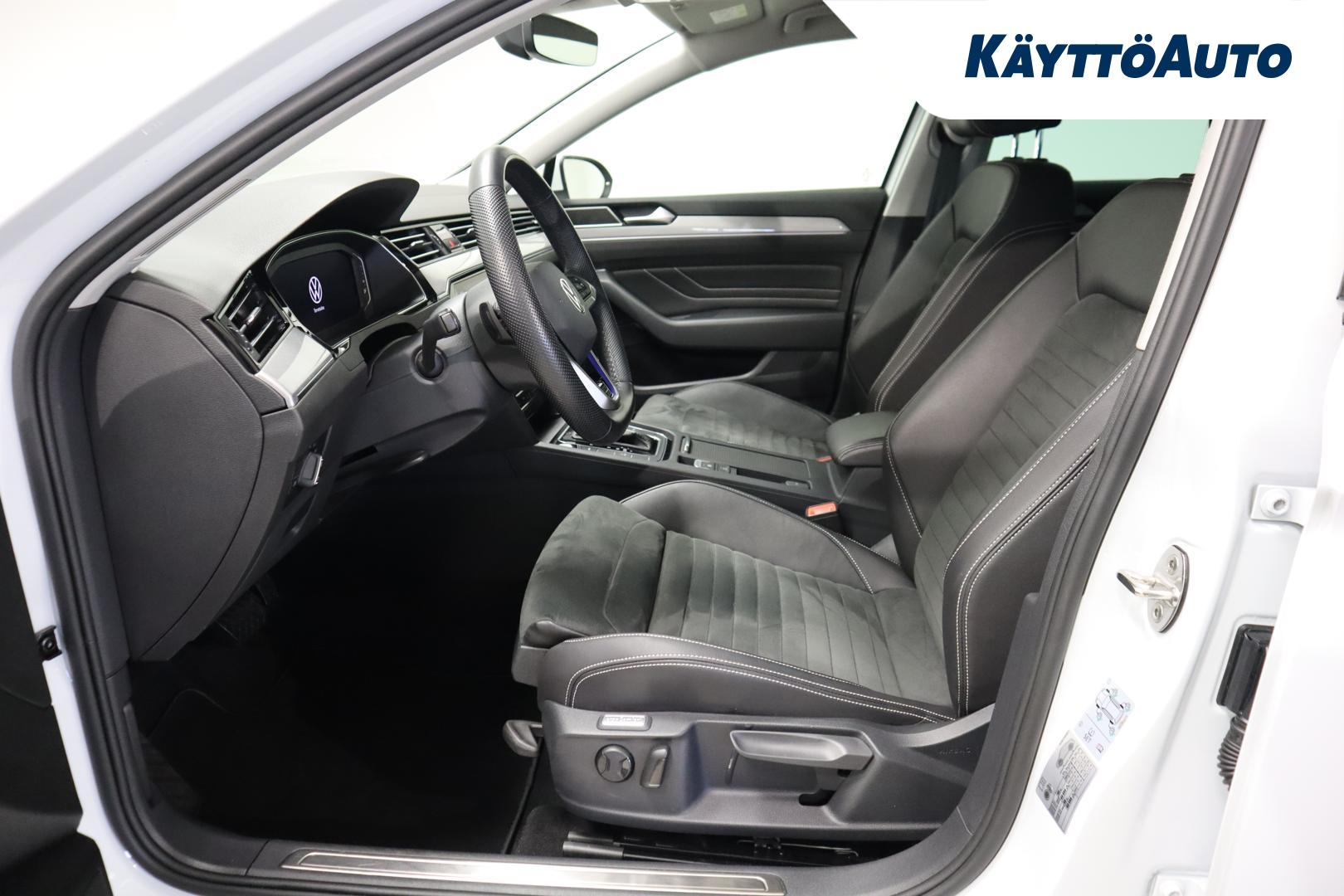 VOLKSWAGEN Passat 2024