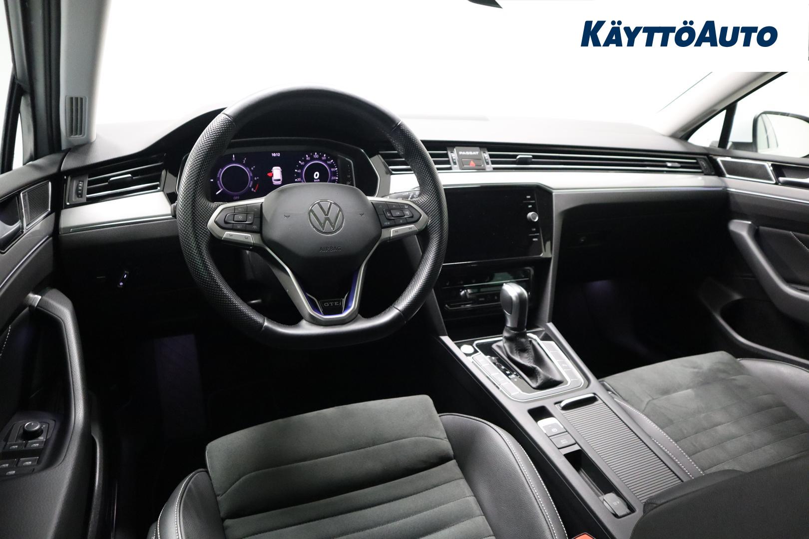 VOLKSWAGEN Passat 2024