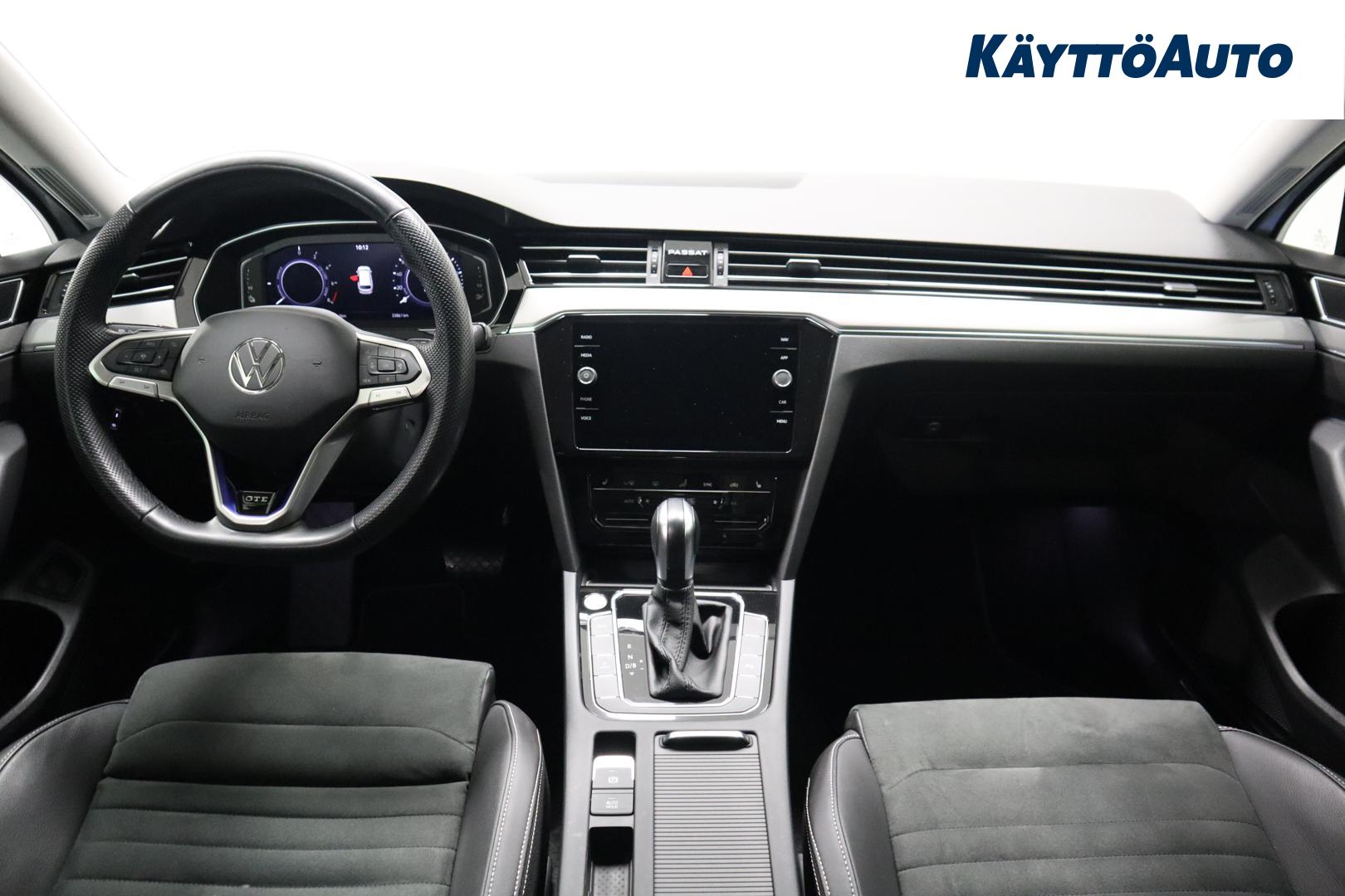 VOLKSWAGEN Passat 2024