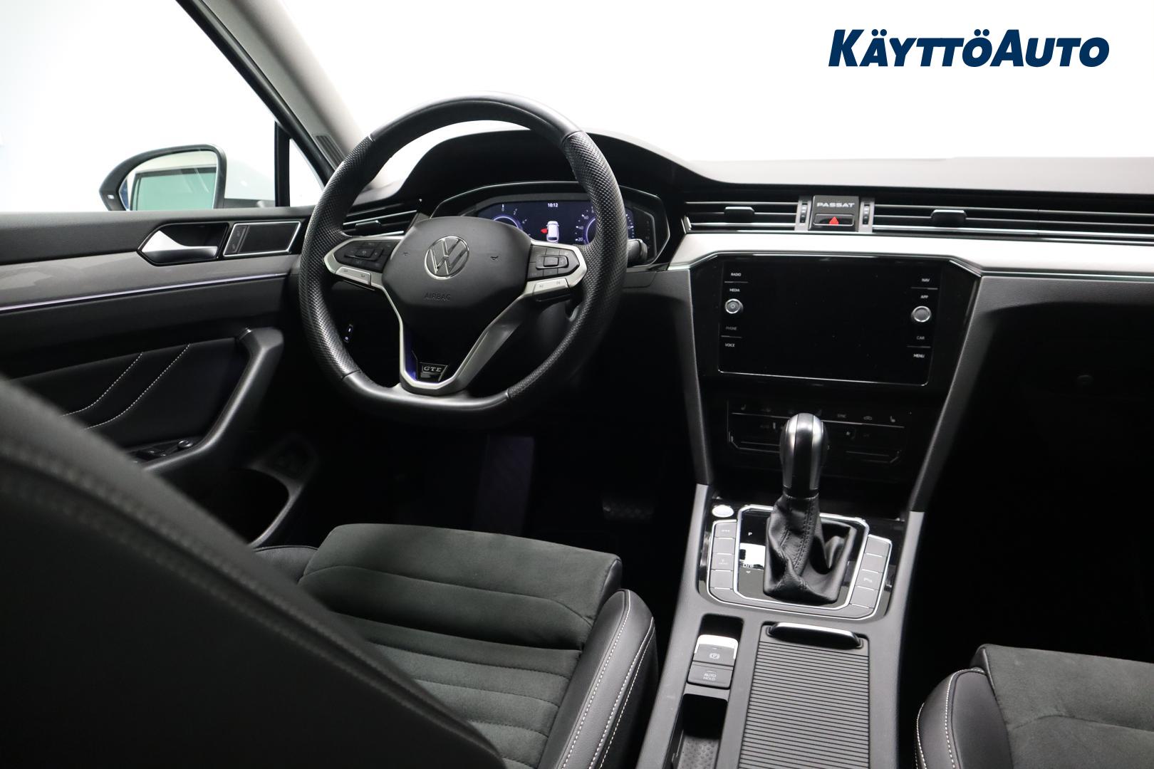 VOLKSWAGEN Passat 2024