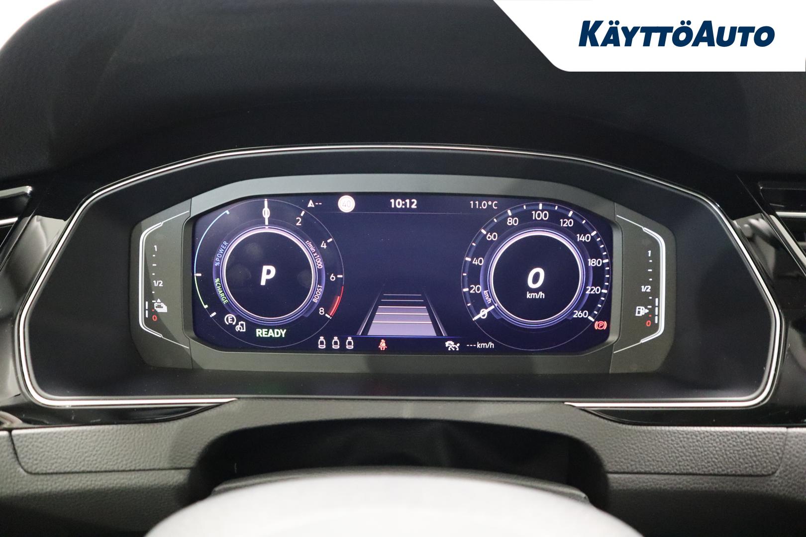 VOLKSWAGEN Passat 2024