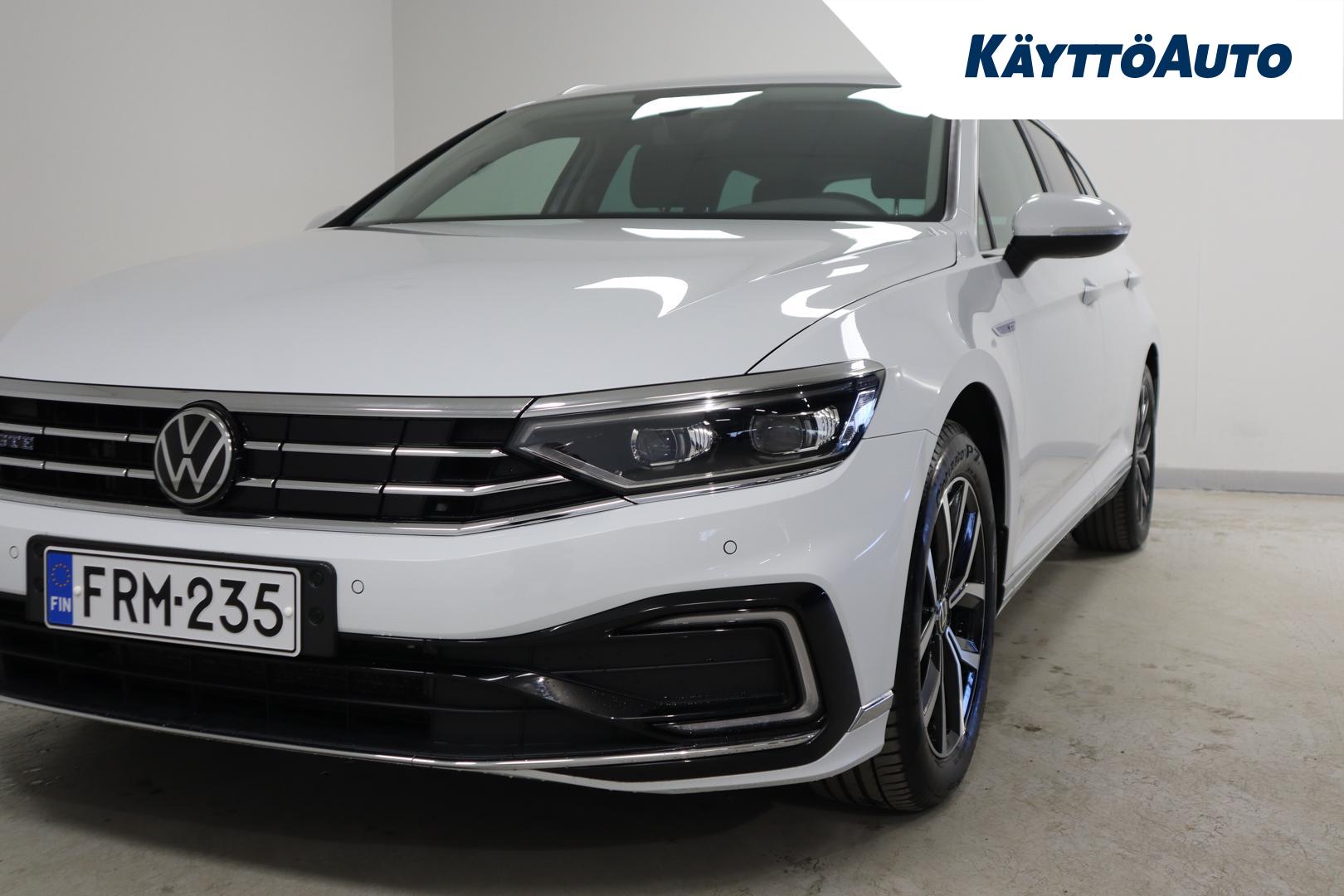 VOLKSWAGEN Passat 2024