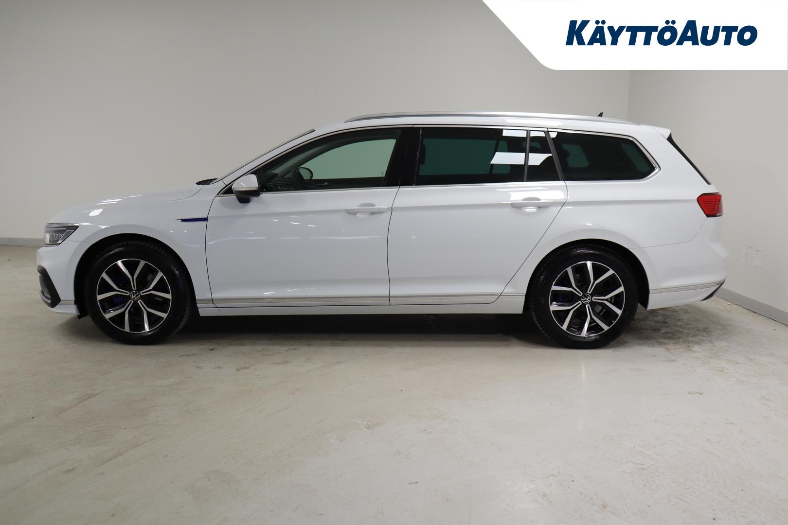 VOLKSWAGEN Passat 2024