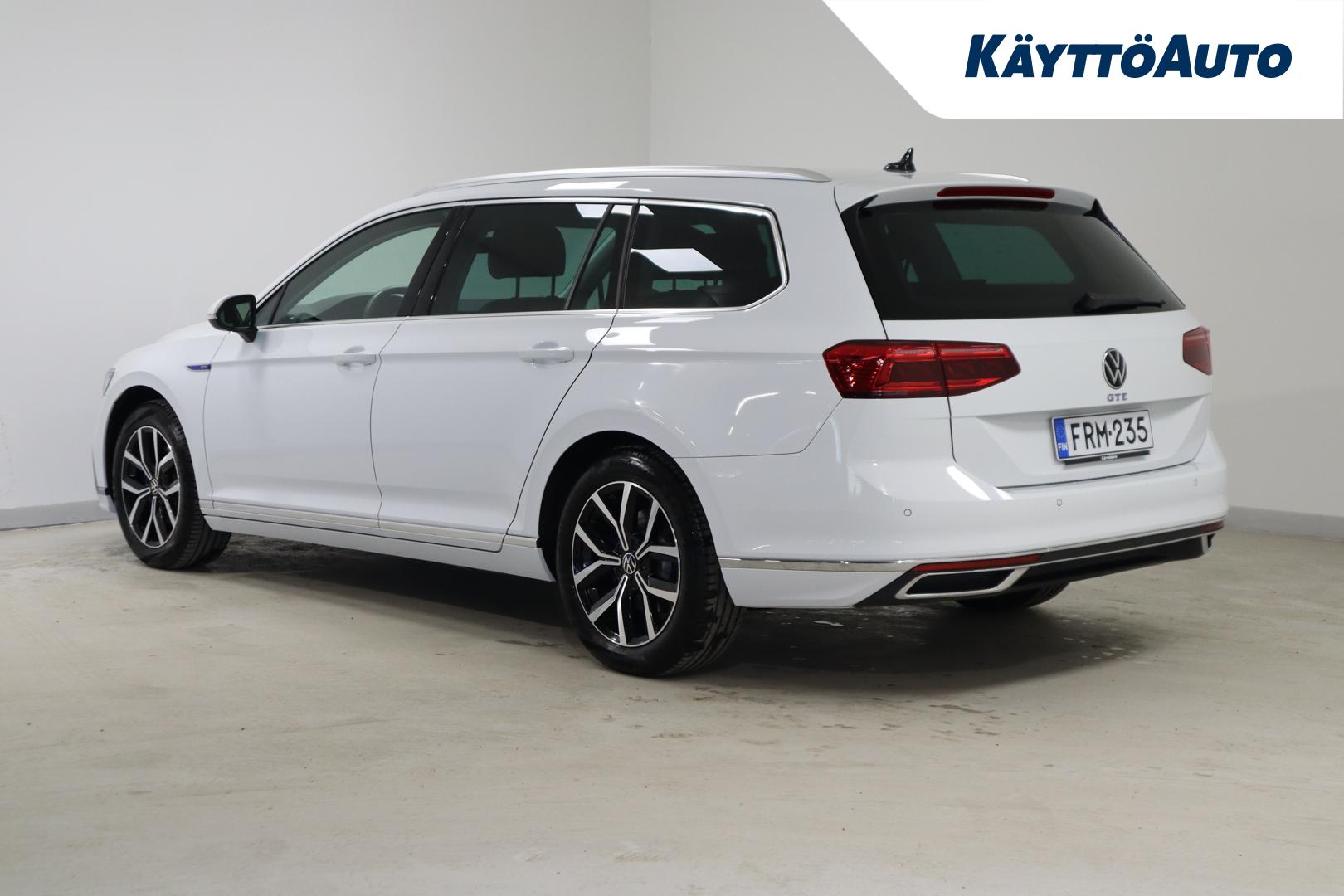 VOLKSWAGEN Passat 2024