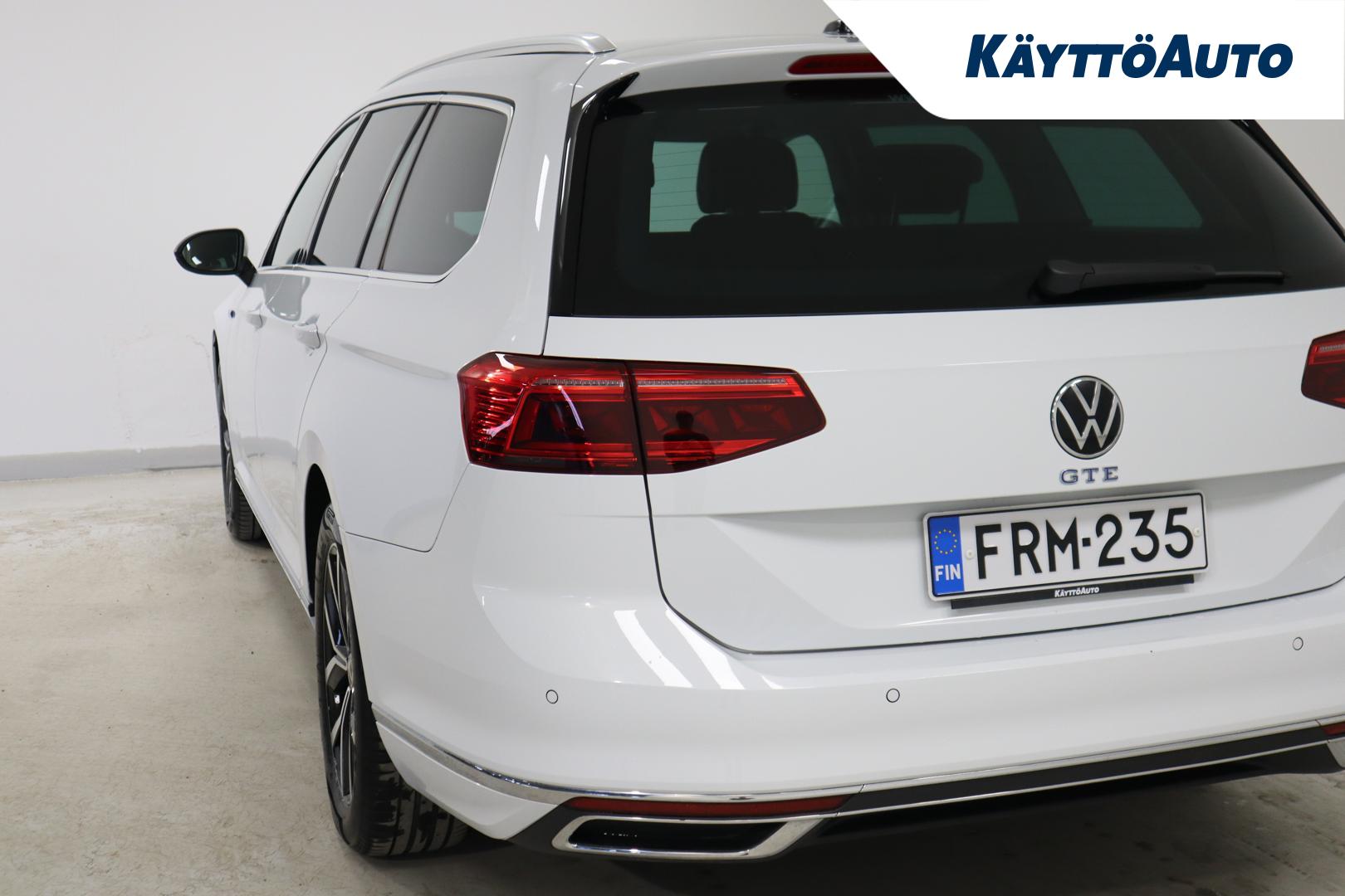 VOLKSWAGEN Passat 2024