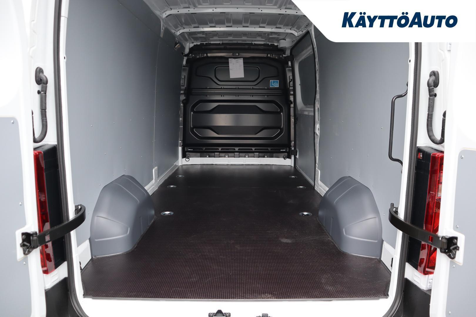 NISSAN Interstar 2026