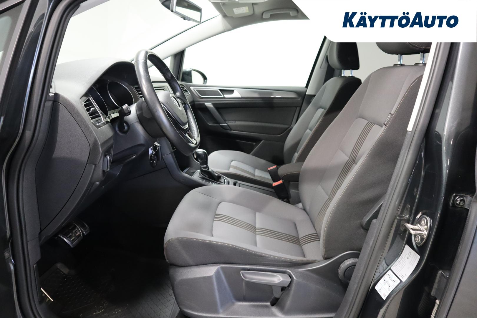 VOLKSWAGEN Golf Sportsvan 2016