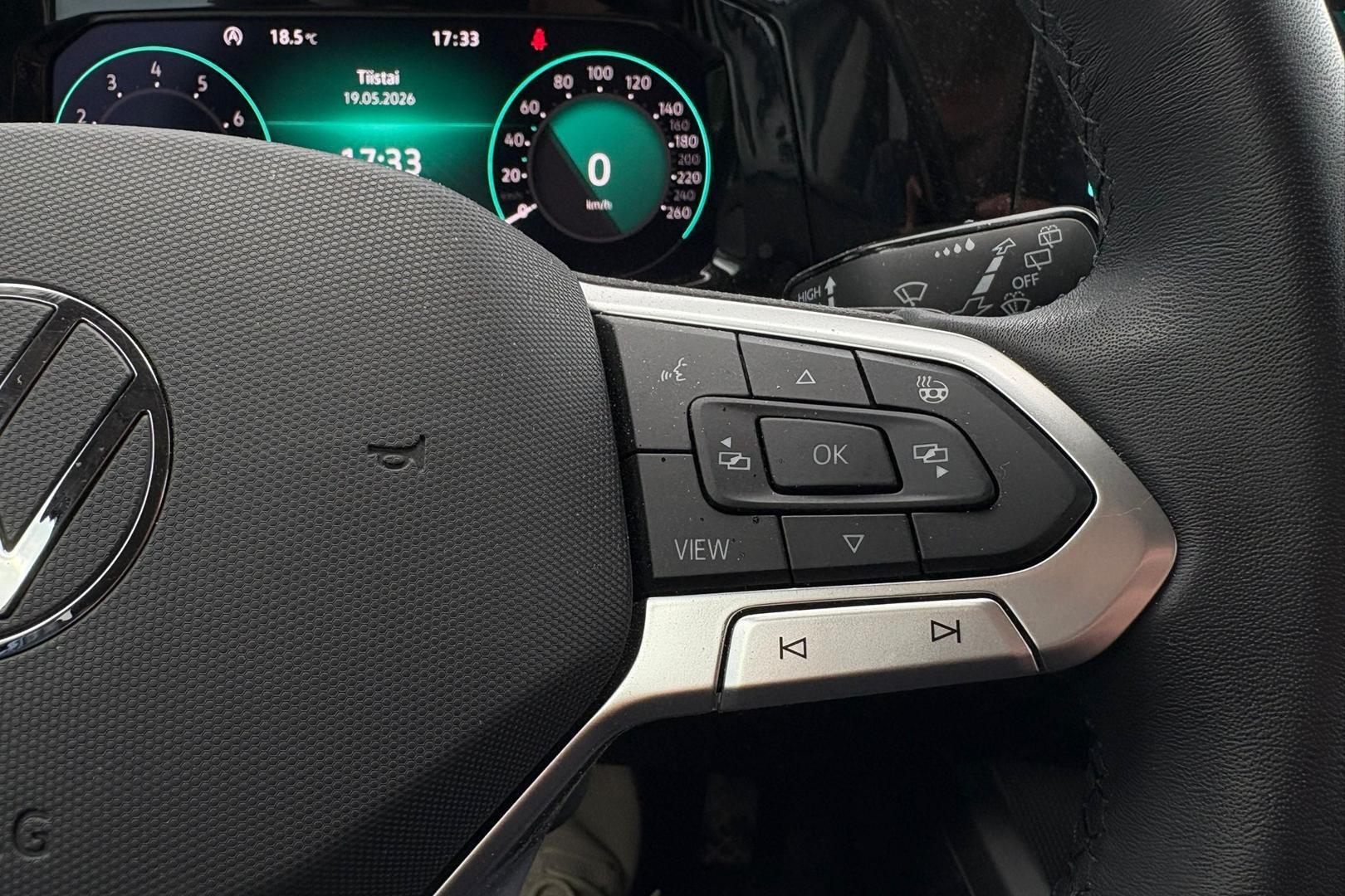 VOLKSWAGEN Golf 2024