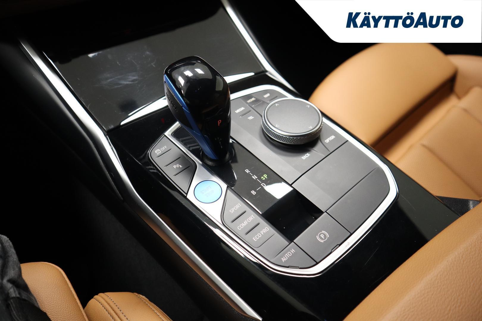 BMW i4 22