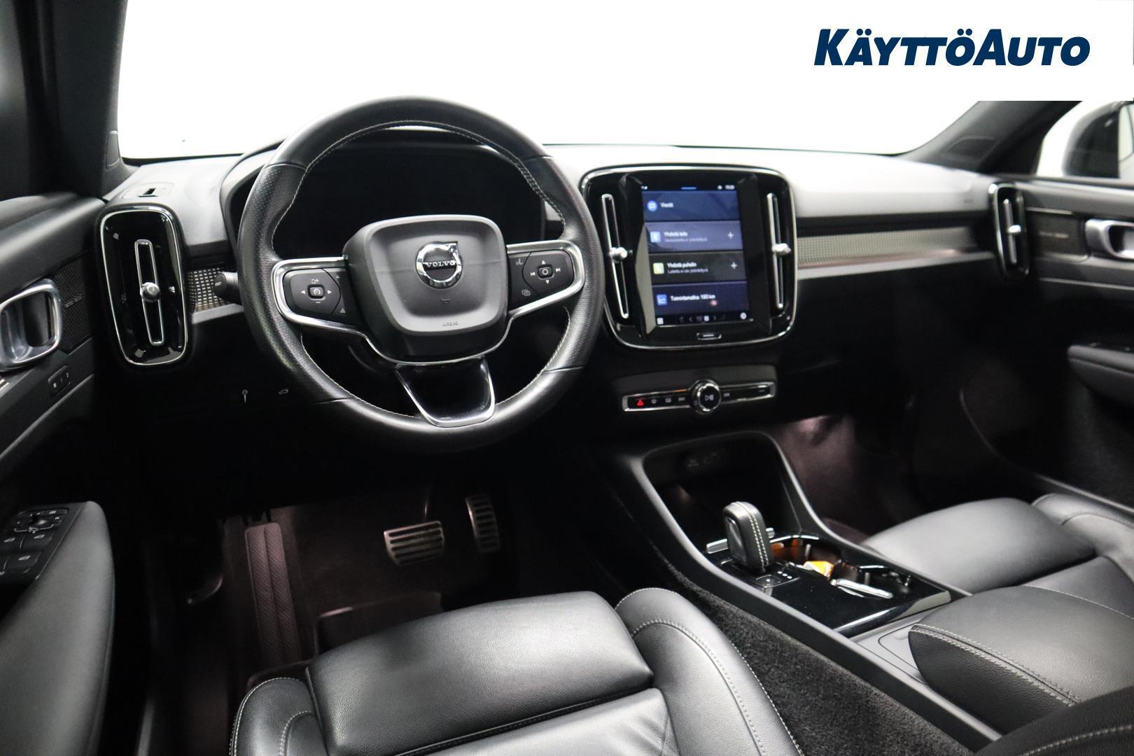 VOLVO XC40 2021