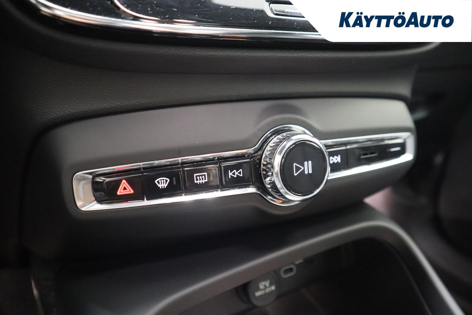 VOLVO XC40 2021