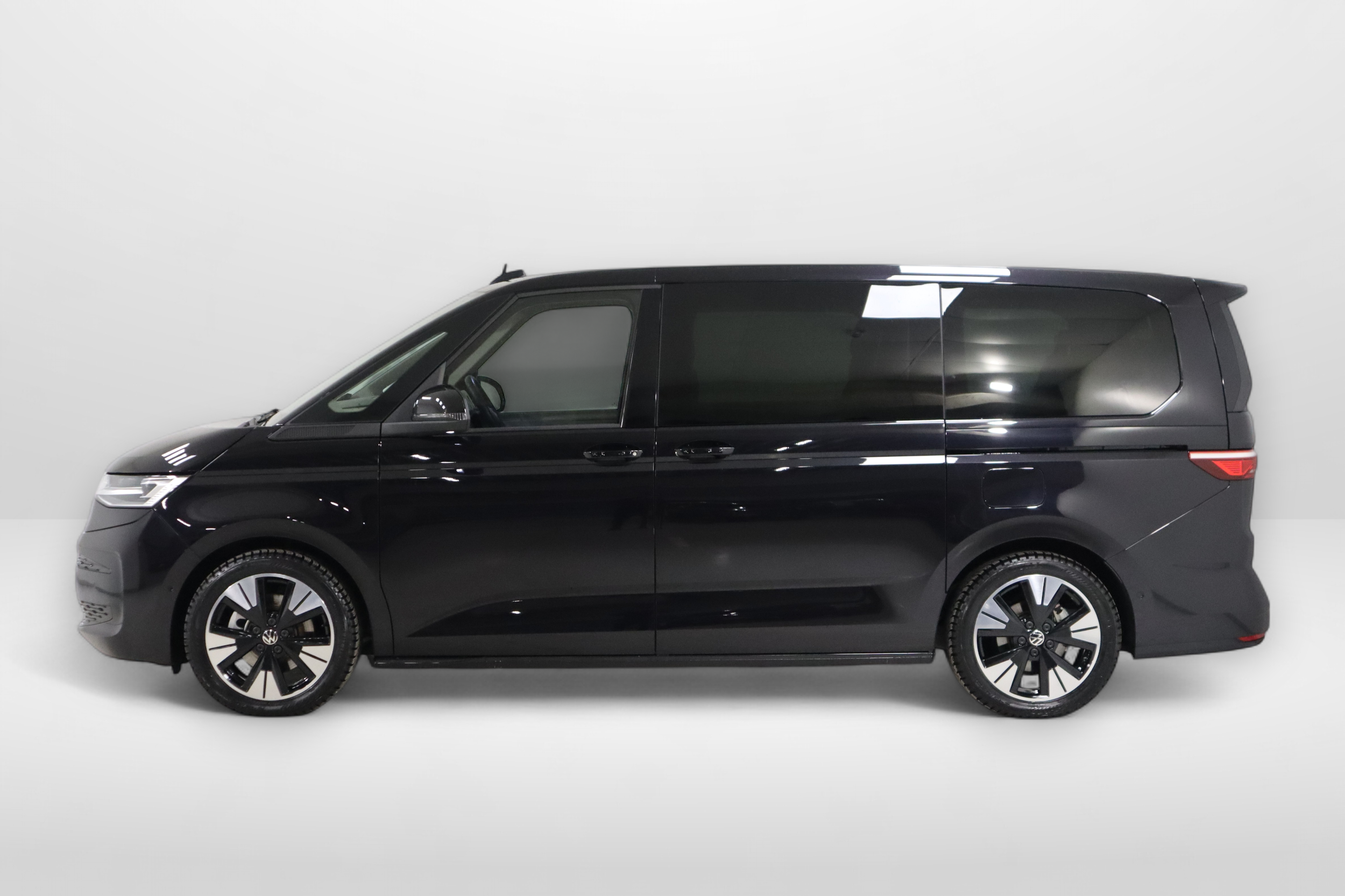 VOLKSWAGEN Multivan 2025