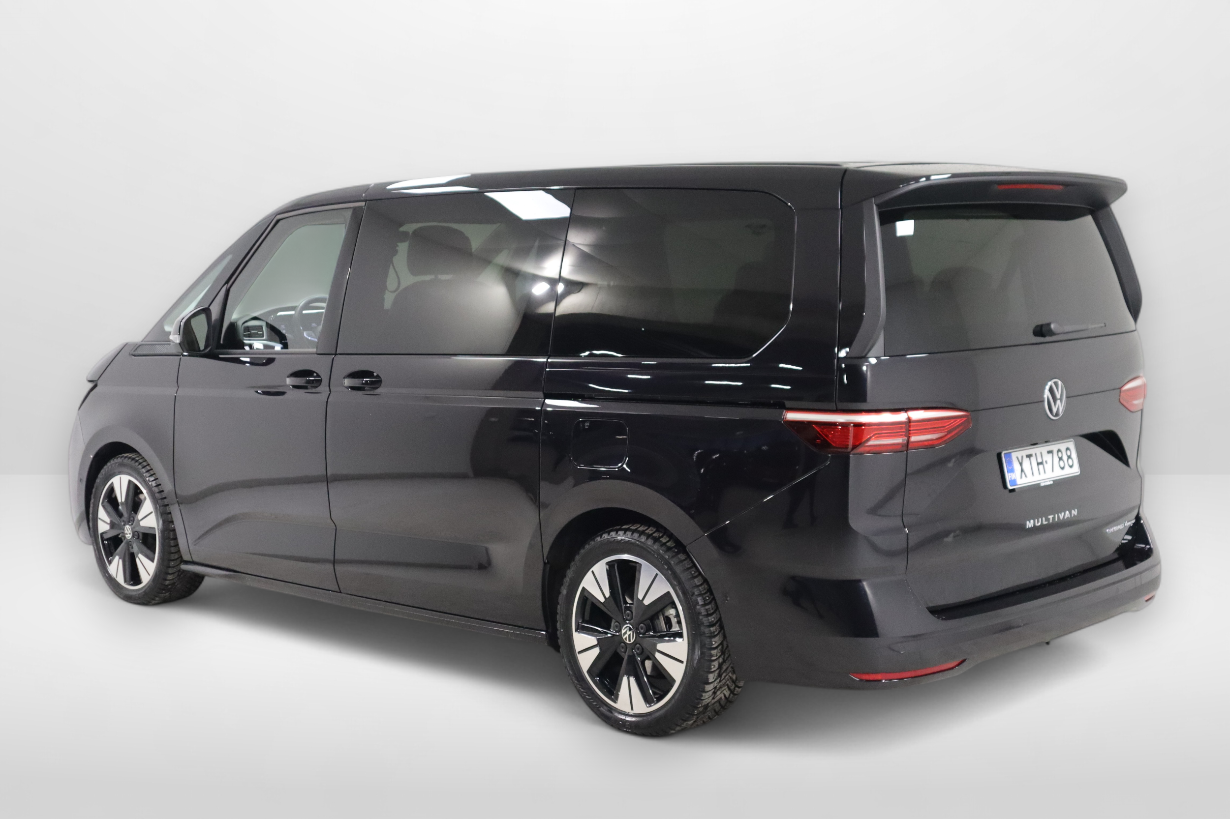 VOLKSWAGEN Multivan 2025