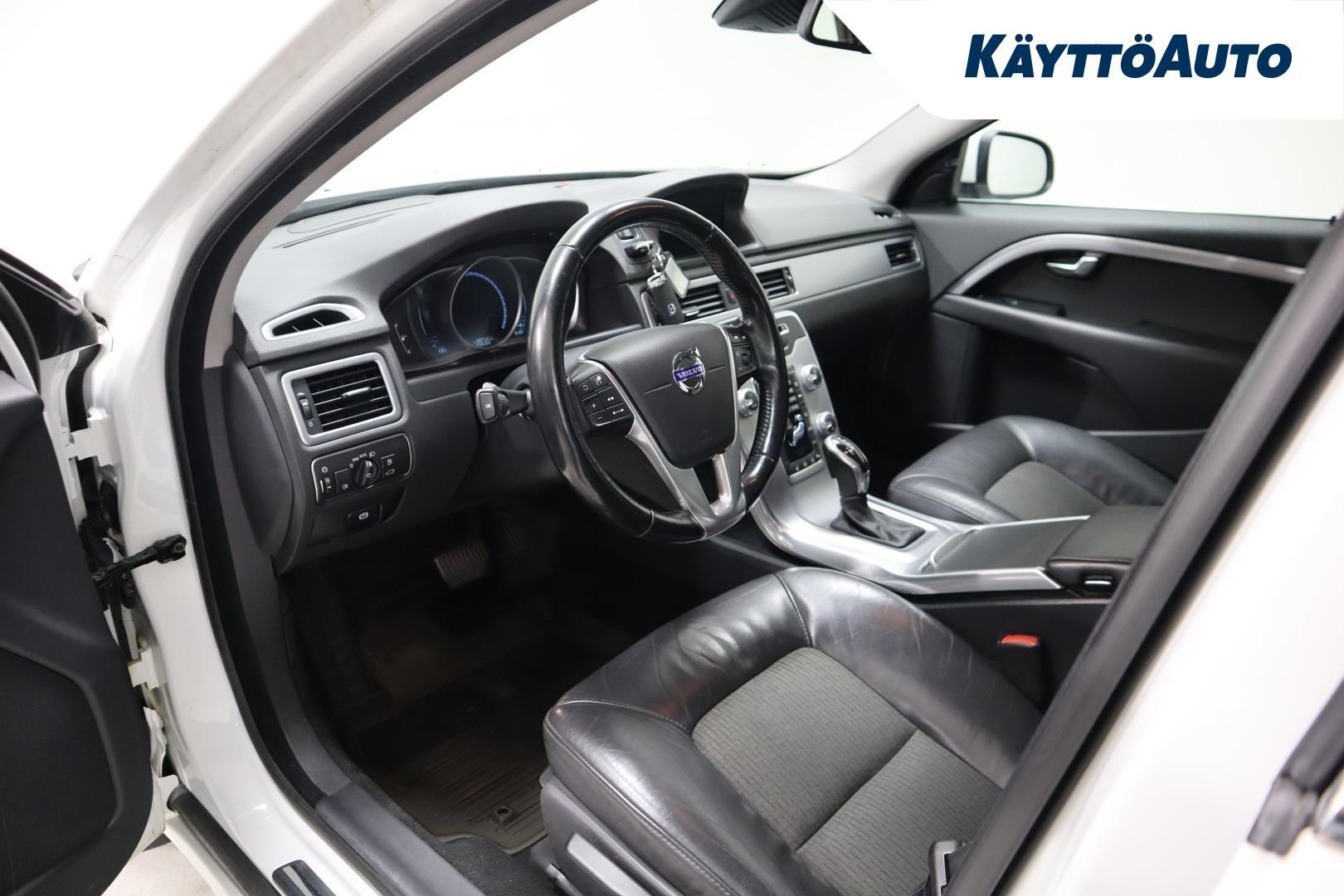 VOLVO V70 2015