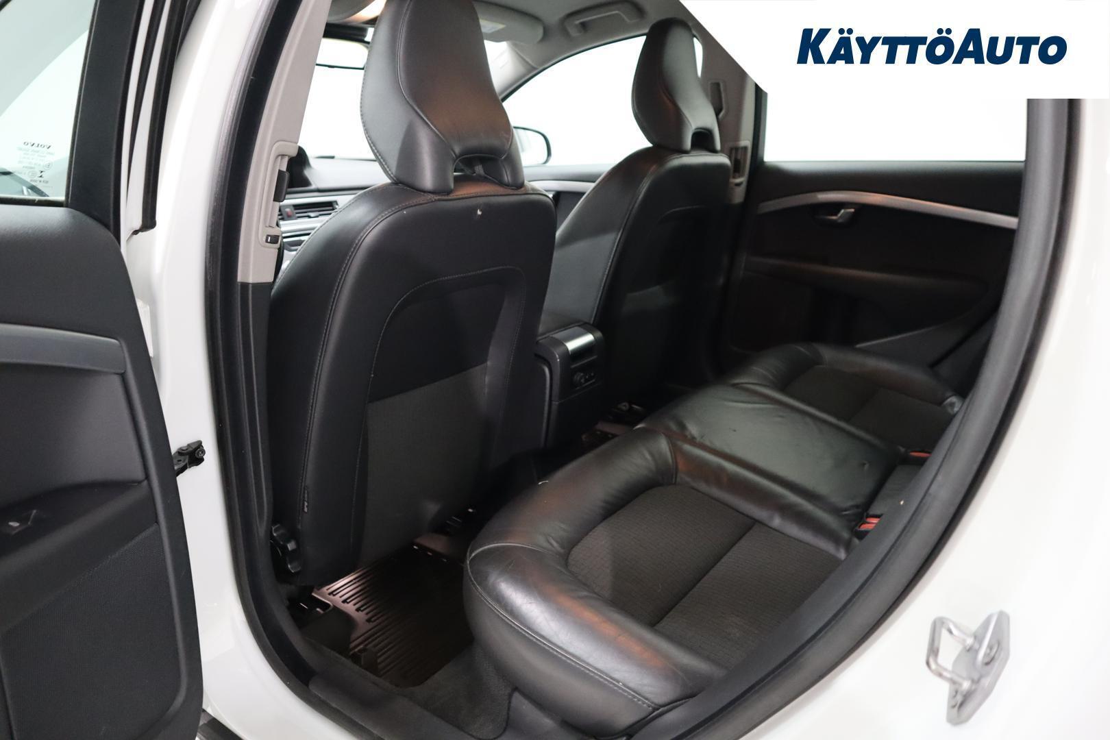 VOLVO V70 2015