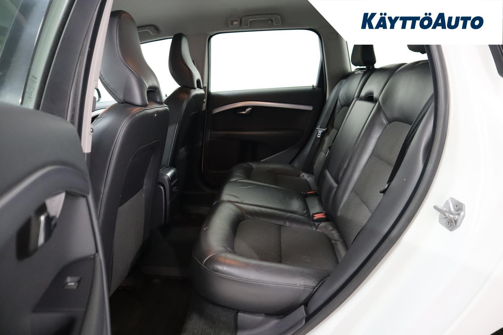 VOLVO V70 2015