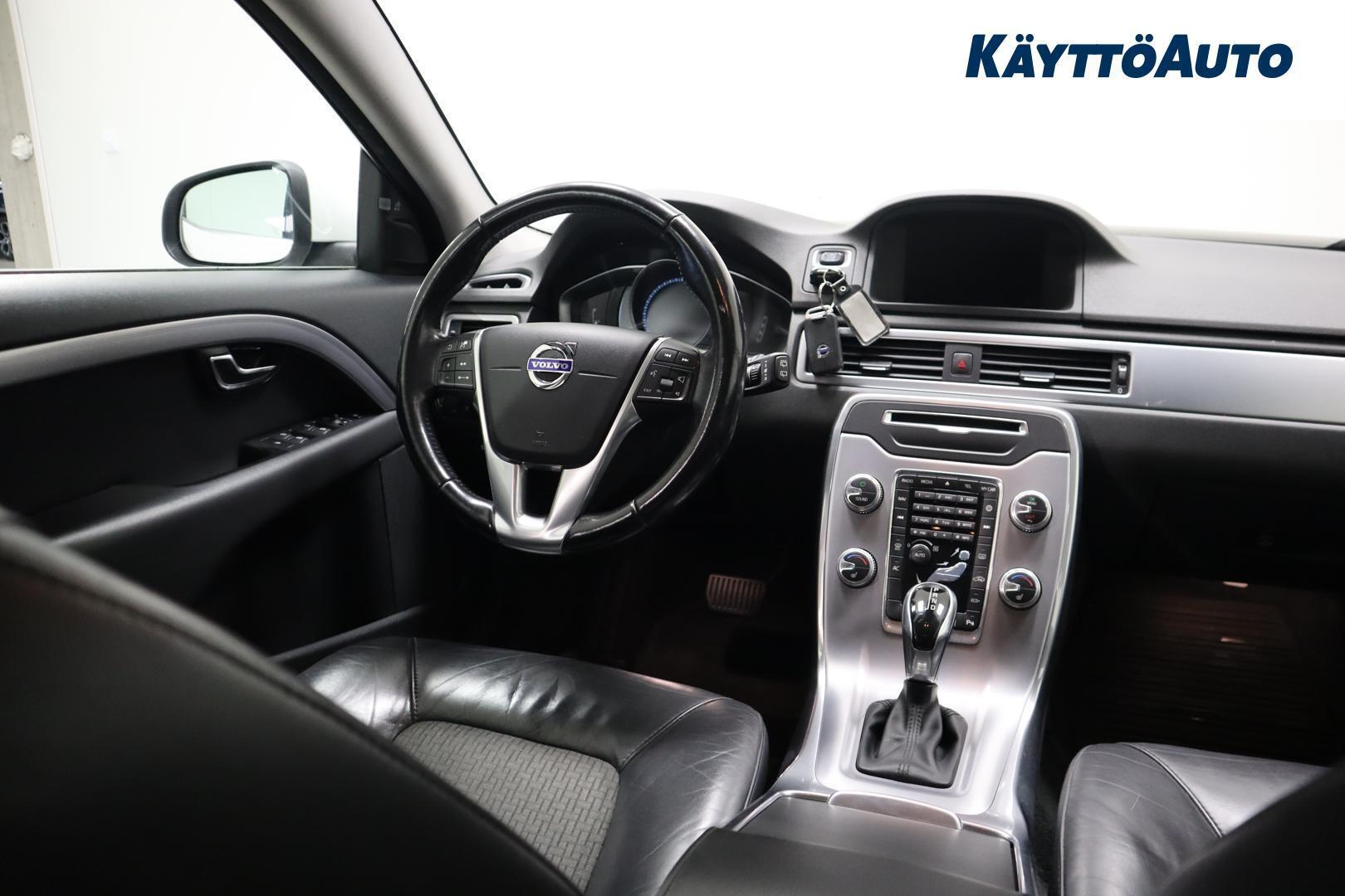 VOLVO V70 2015