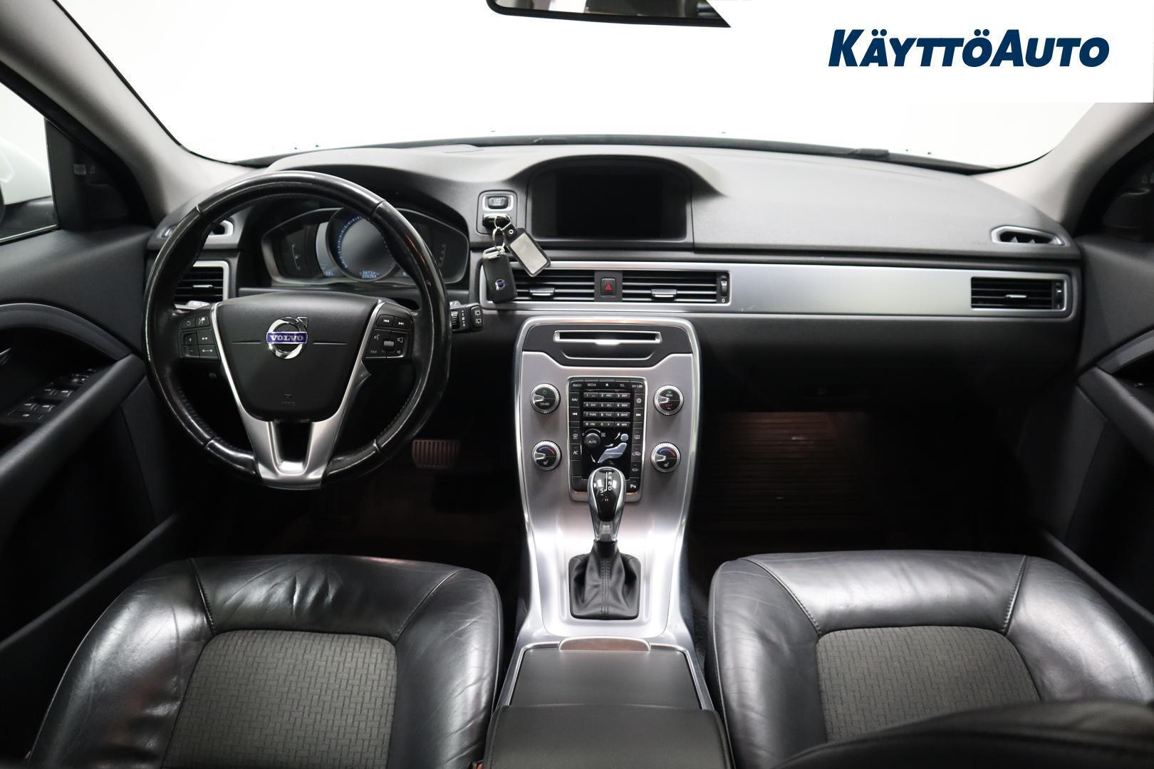 VOLVO V70 2015