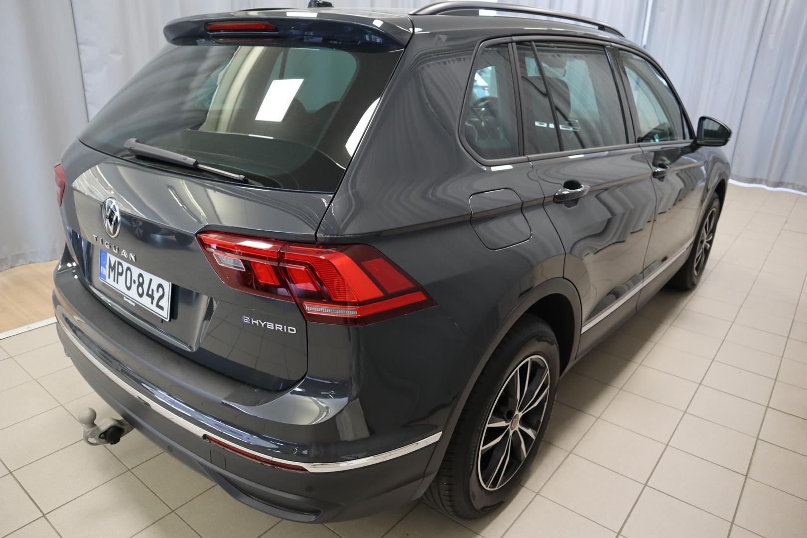 VOLKSWAGEN Tiguan 2024
