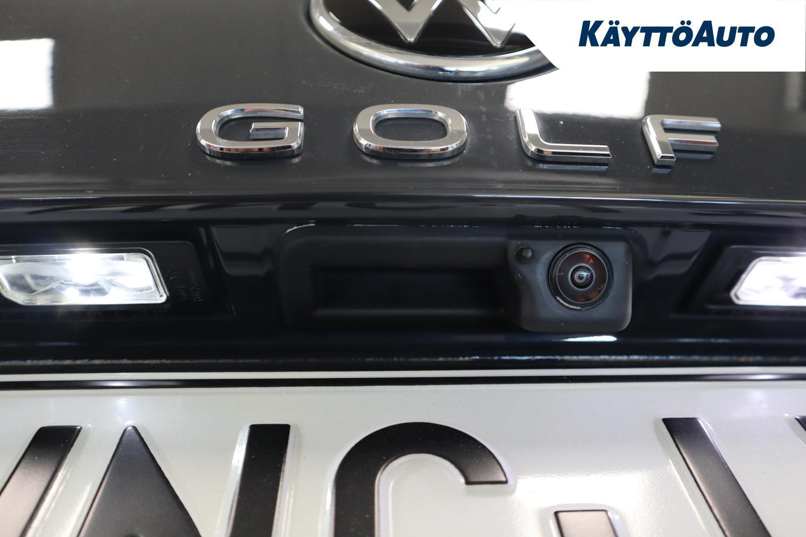 VOLKSWAGEN Golf 2023