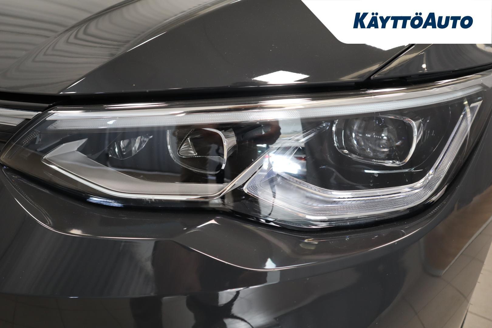 VOLKSWAGEN Golf 2023