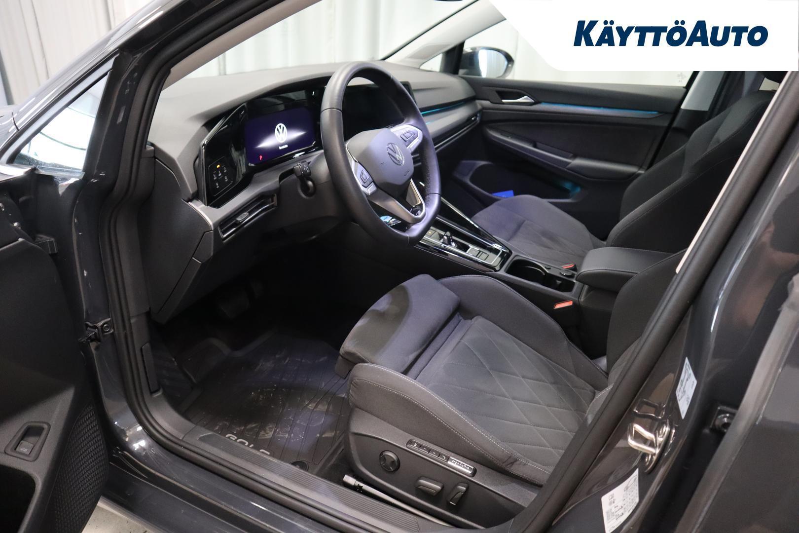 VOLKSWAGEN Golf 2023