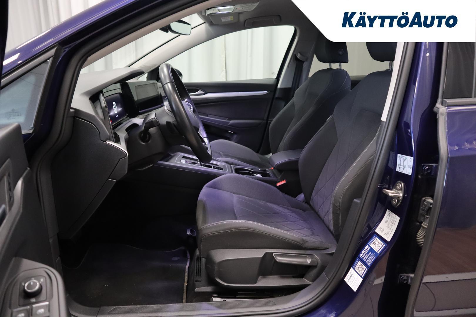 VOLKSWAGEN Golf 2023