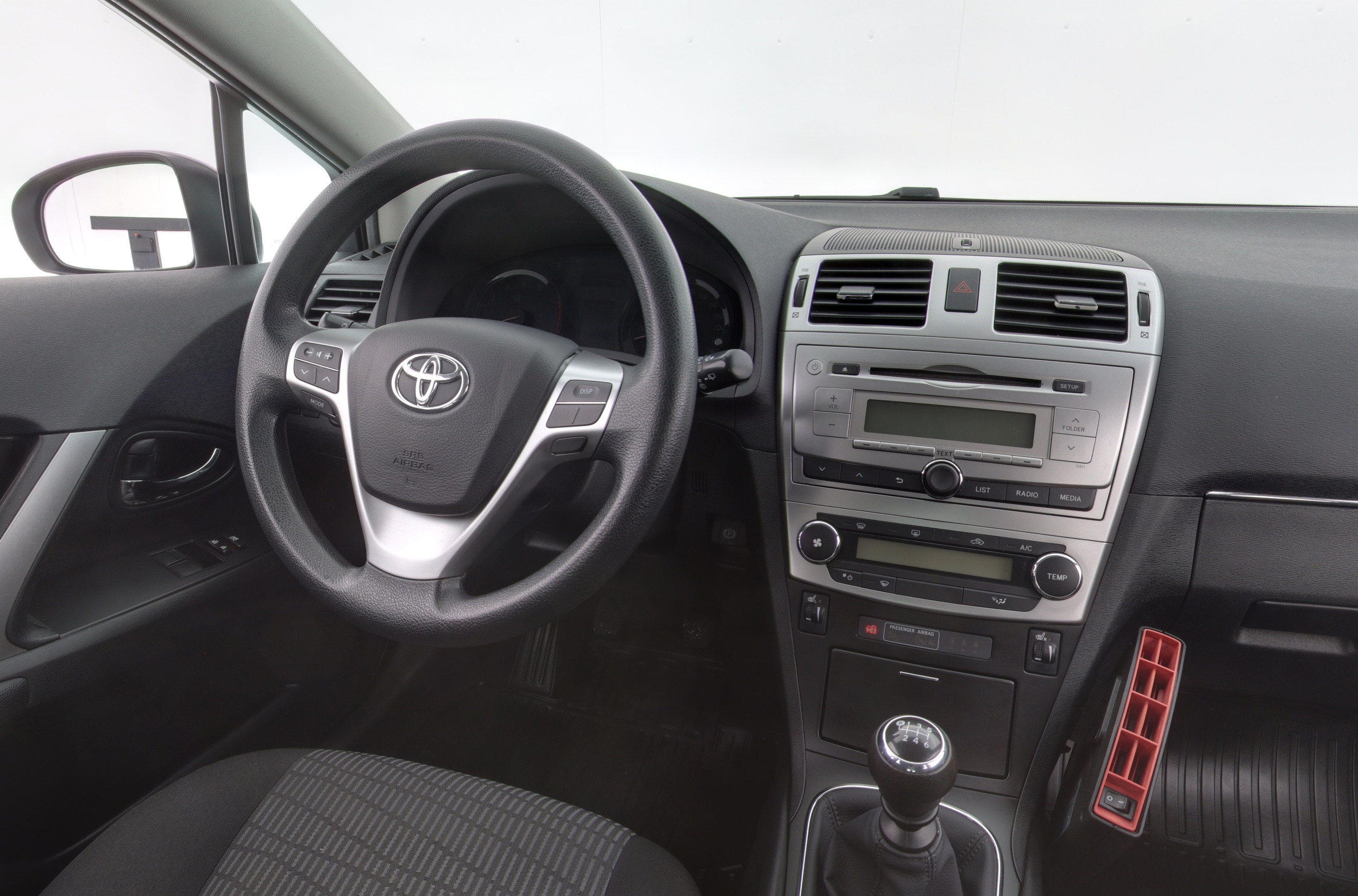 TOYOTA Avensis 2015