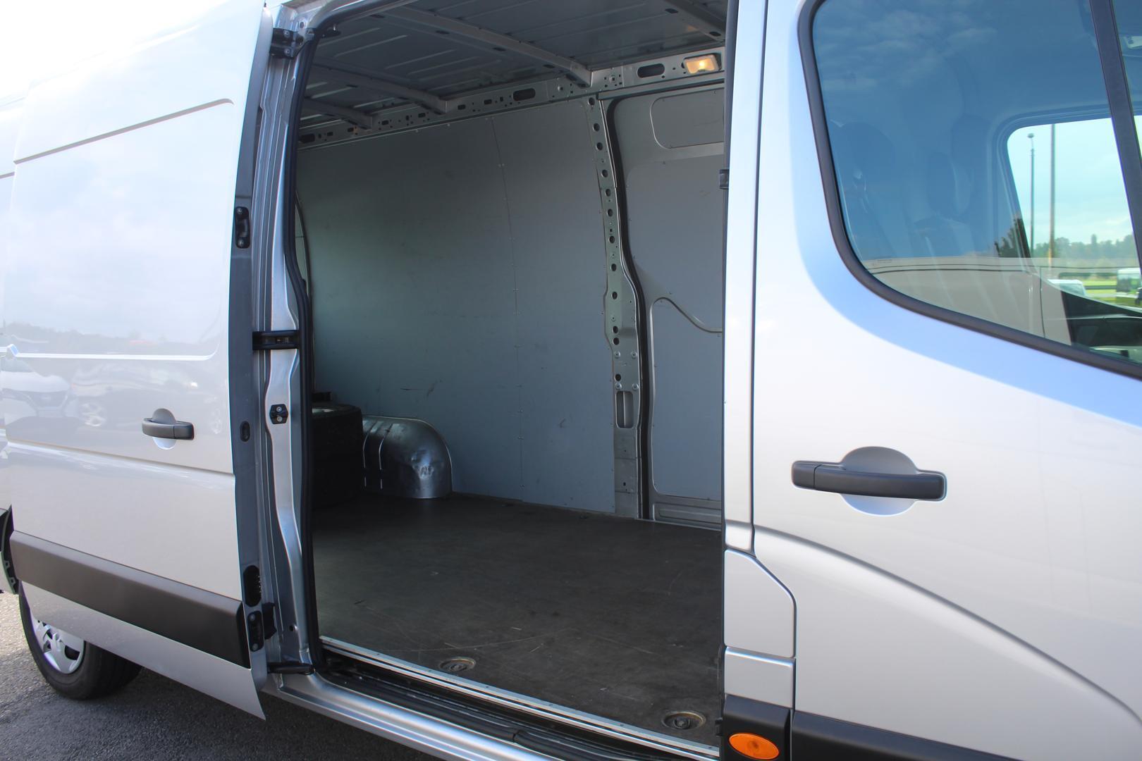 NISSAN NV400 2018