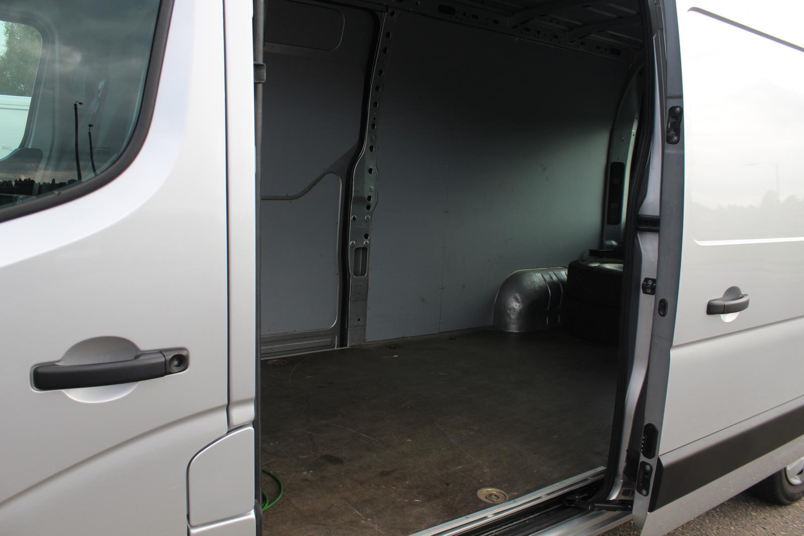 NISSAN NV400 2018