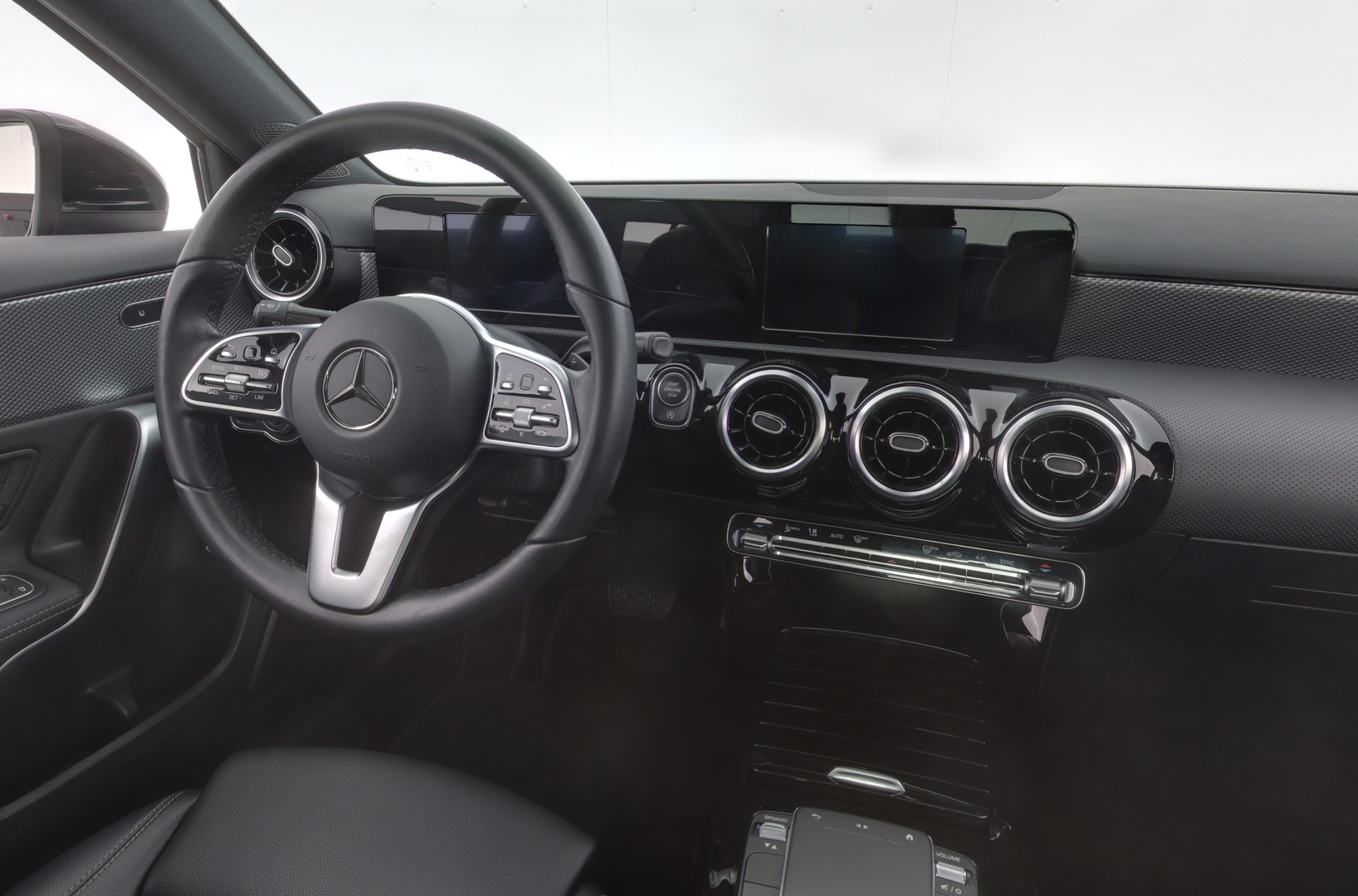 MERCEDES-BENZ A 2020