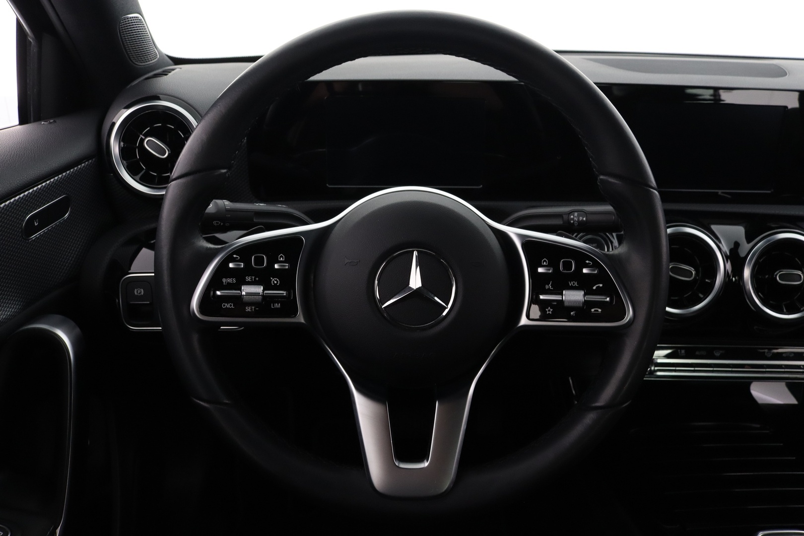 MERCEDES-BENZ A 2020
