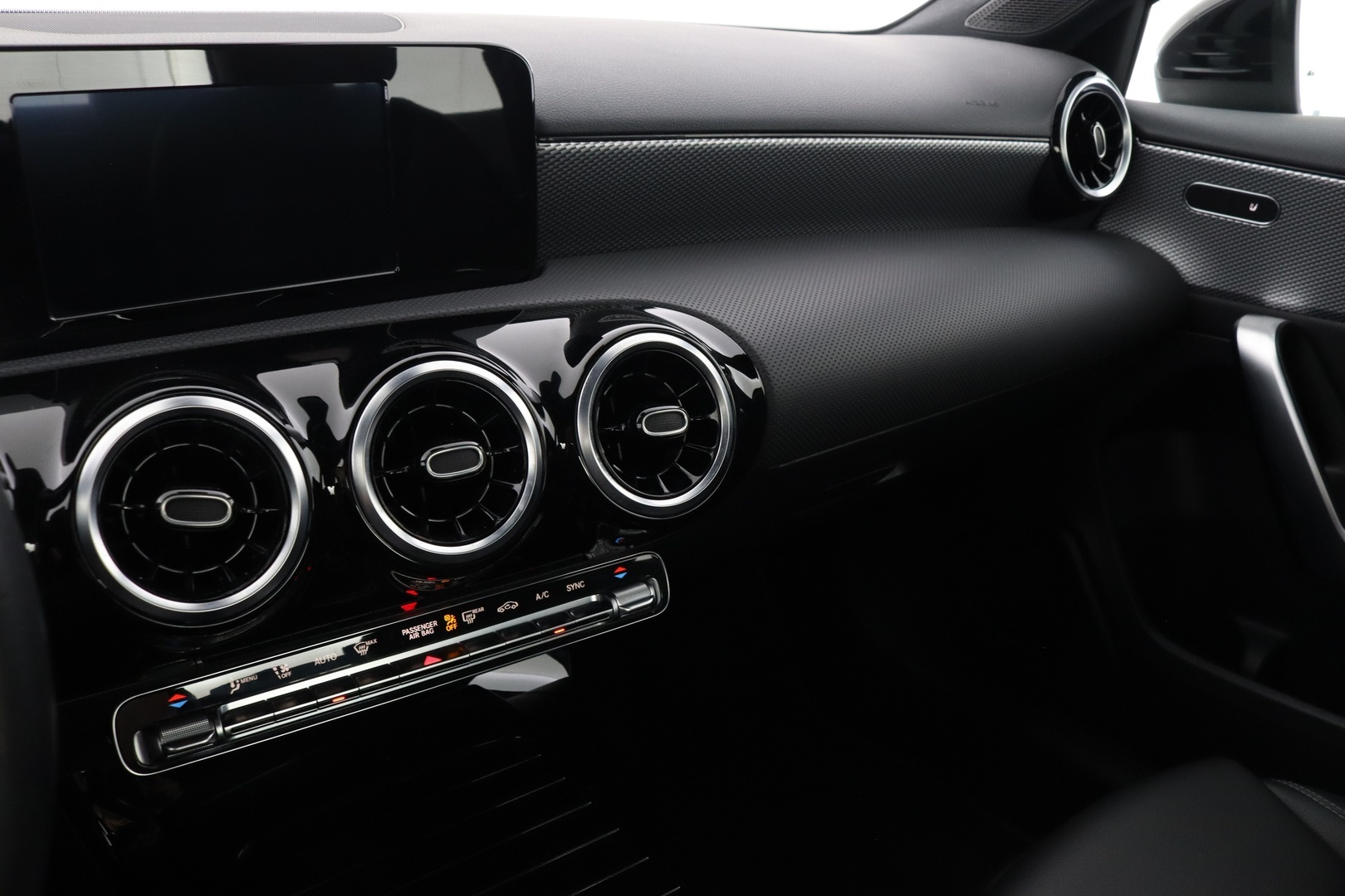 MERCEDES-BENZ A 2020