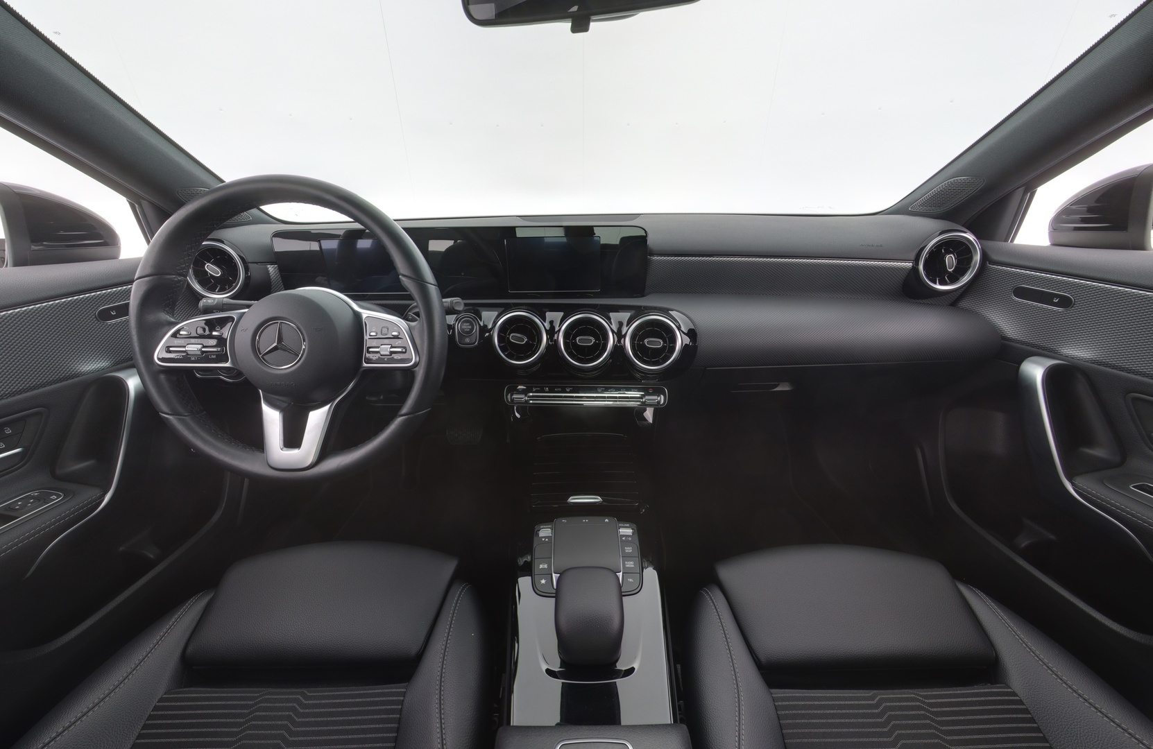 MERCEDES-BENZ A 2020
