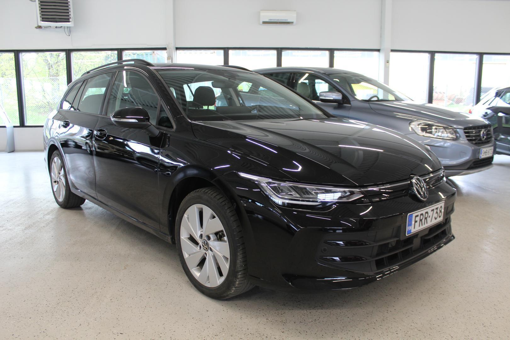 VOLKSWAGEN Golf 2024