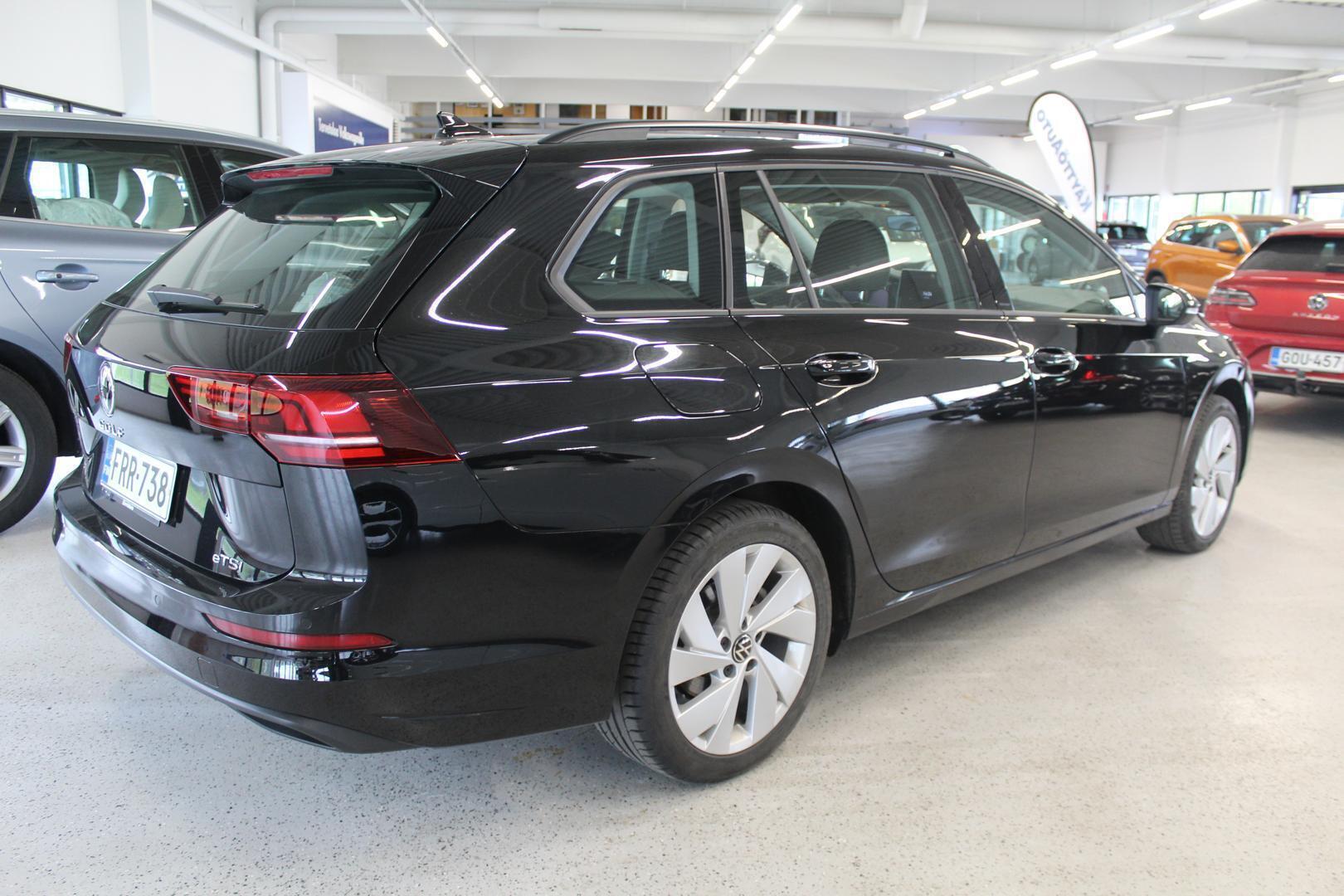 VOLKSWAGEN Golf 2024