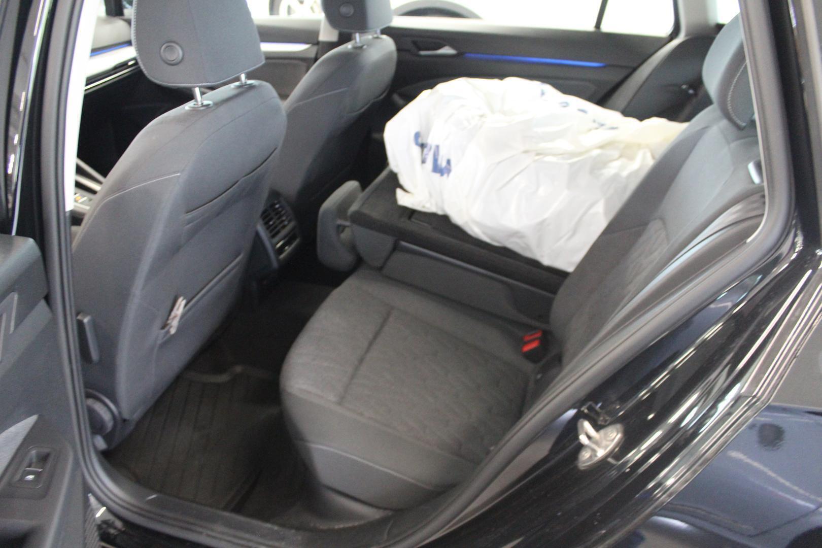 VOLKSWAGEN Golf 2024