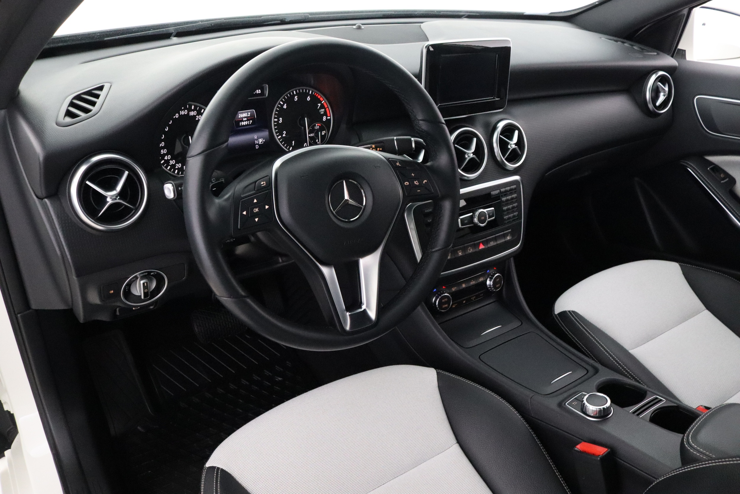 MERCEDES-BENZ A 2014