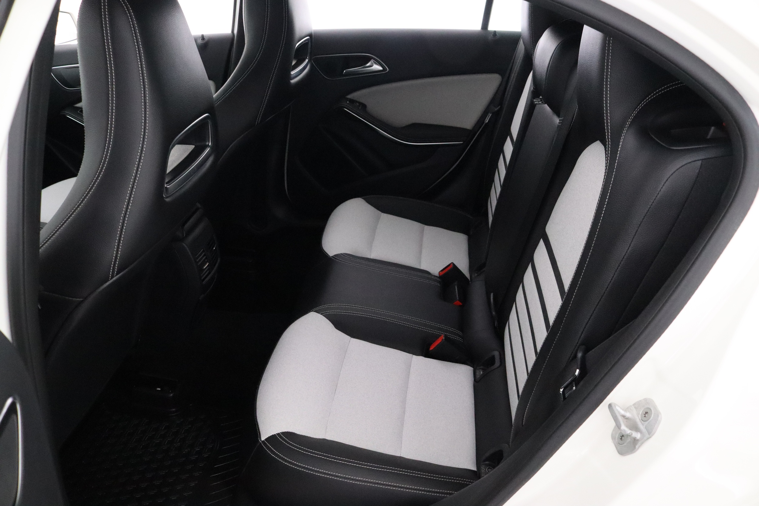 MERCEDES-BENZ A 2014