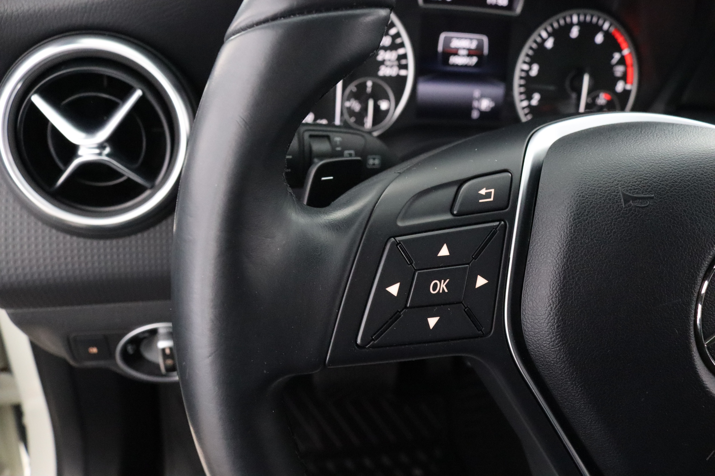 MERCEDES-BENZ A 2014