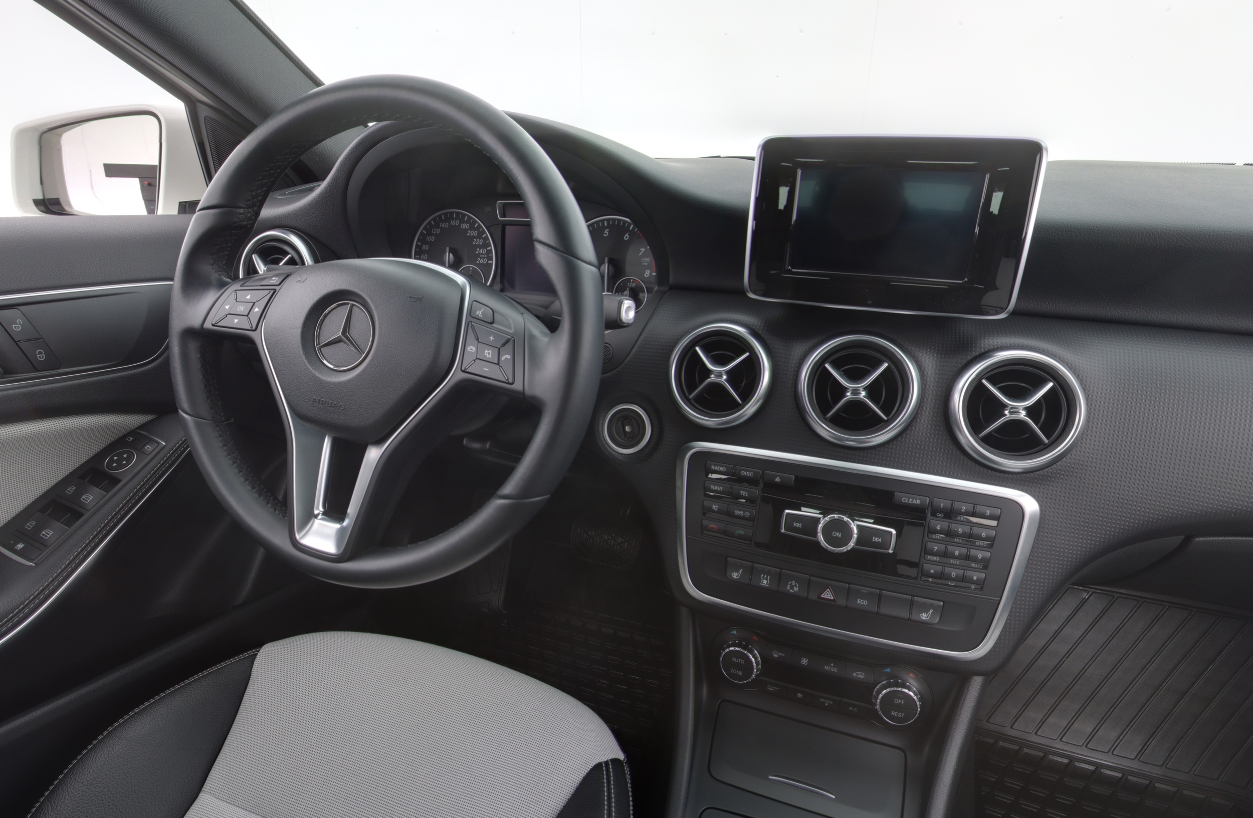MERCEDES-BENZ A 2014