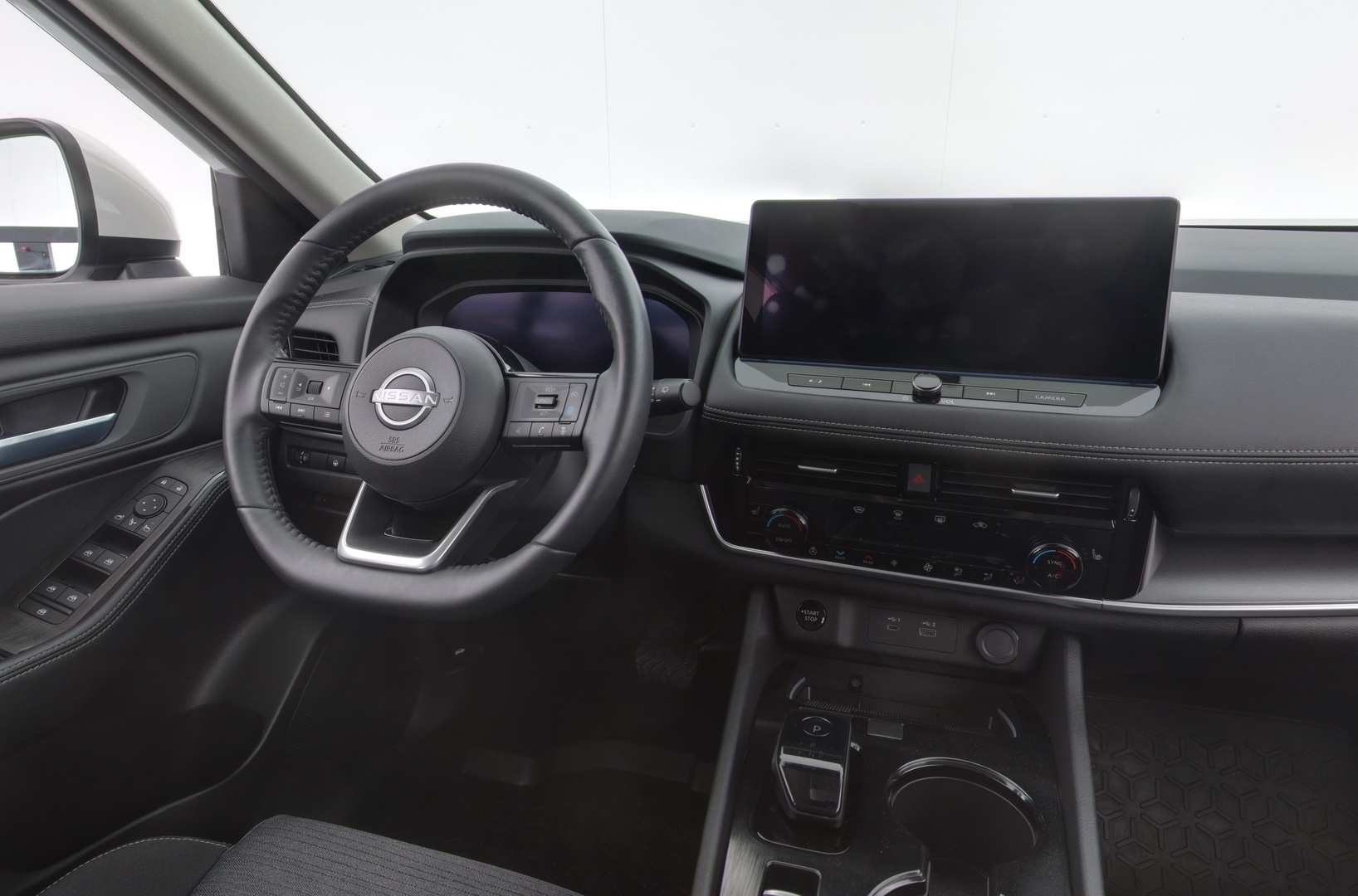 NISSAN X-Trail 2025